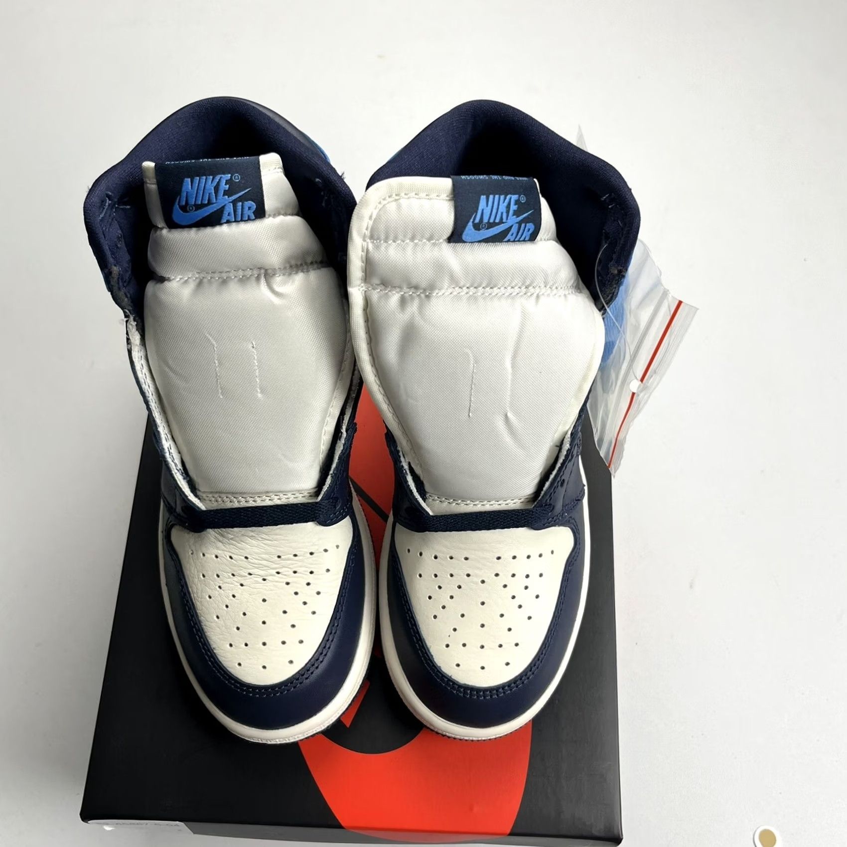Jordan Brand Nike Air Jordan 1 Retro High Obsidian UNC 575441-140 - Men's Size 4 - Blue Size US 5 / EU 37 - 2 Thumbnail
