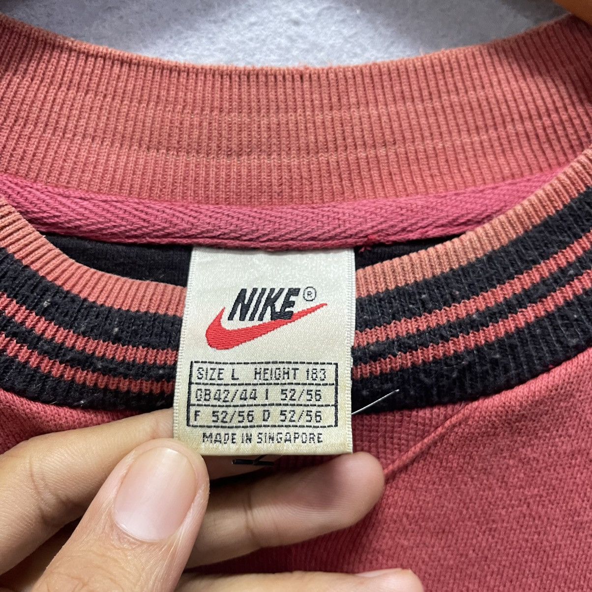 Nike Vintage Nike Big Swoosh Sweatshirt Made in Singapore Size US L / EU 52-54 / 3 - 8 Thumbnail