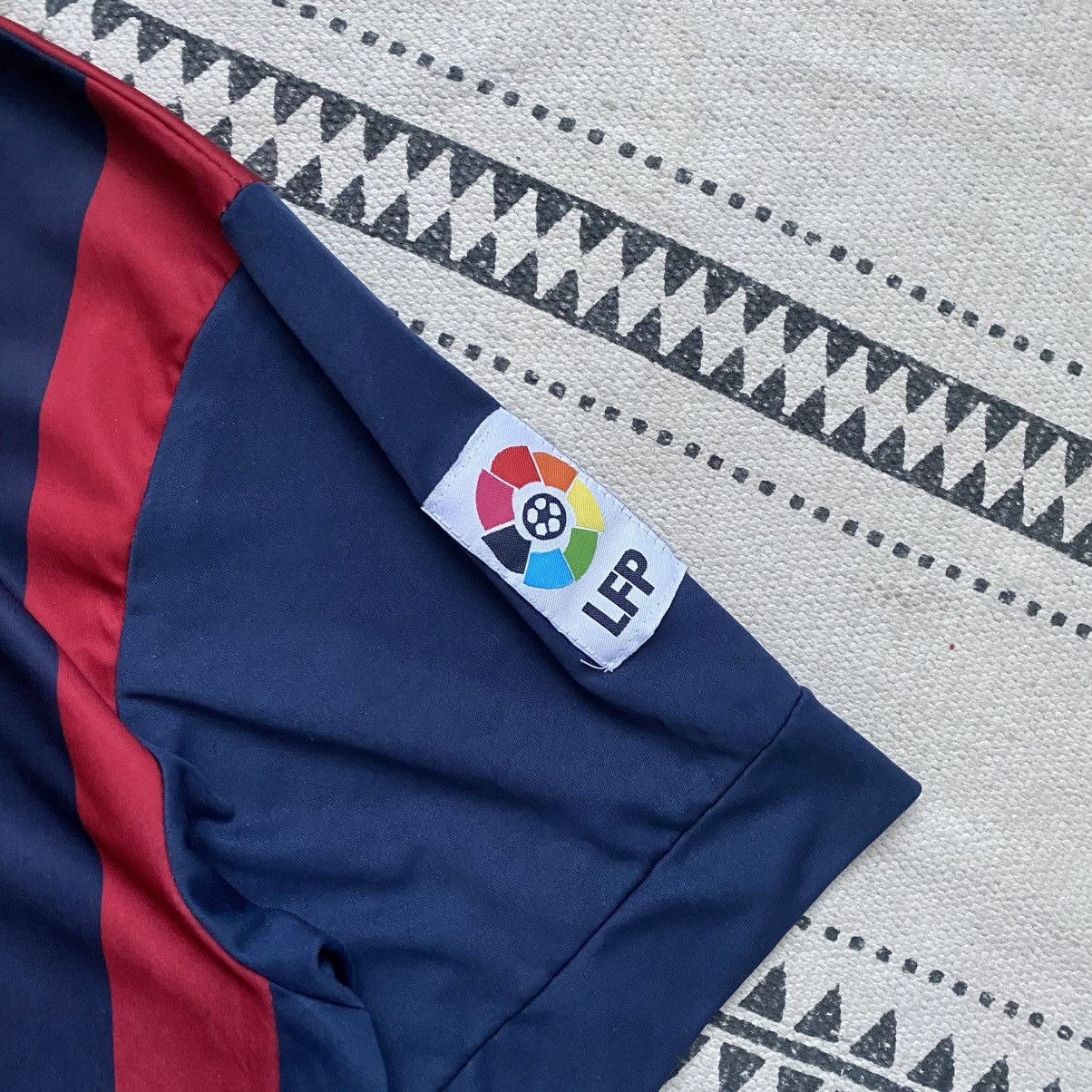 Vintage Blockore Vintage Barcelona Messi Soccer jersey fun tee Y2K Size US M / EU 48-50 / 2 - 8 Thumbnail