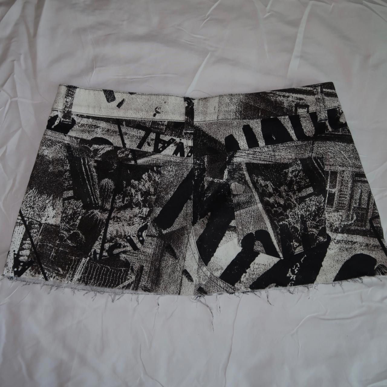Designer black and white graphic mini skirt🤍🖤 Size 28" / US 6 / IT 42 - 4 Thumbnail