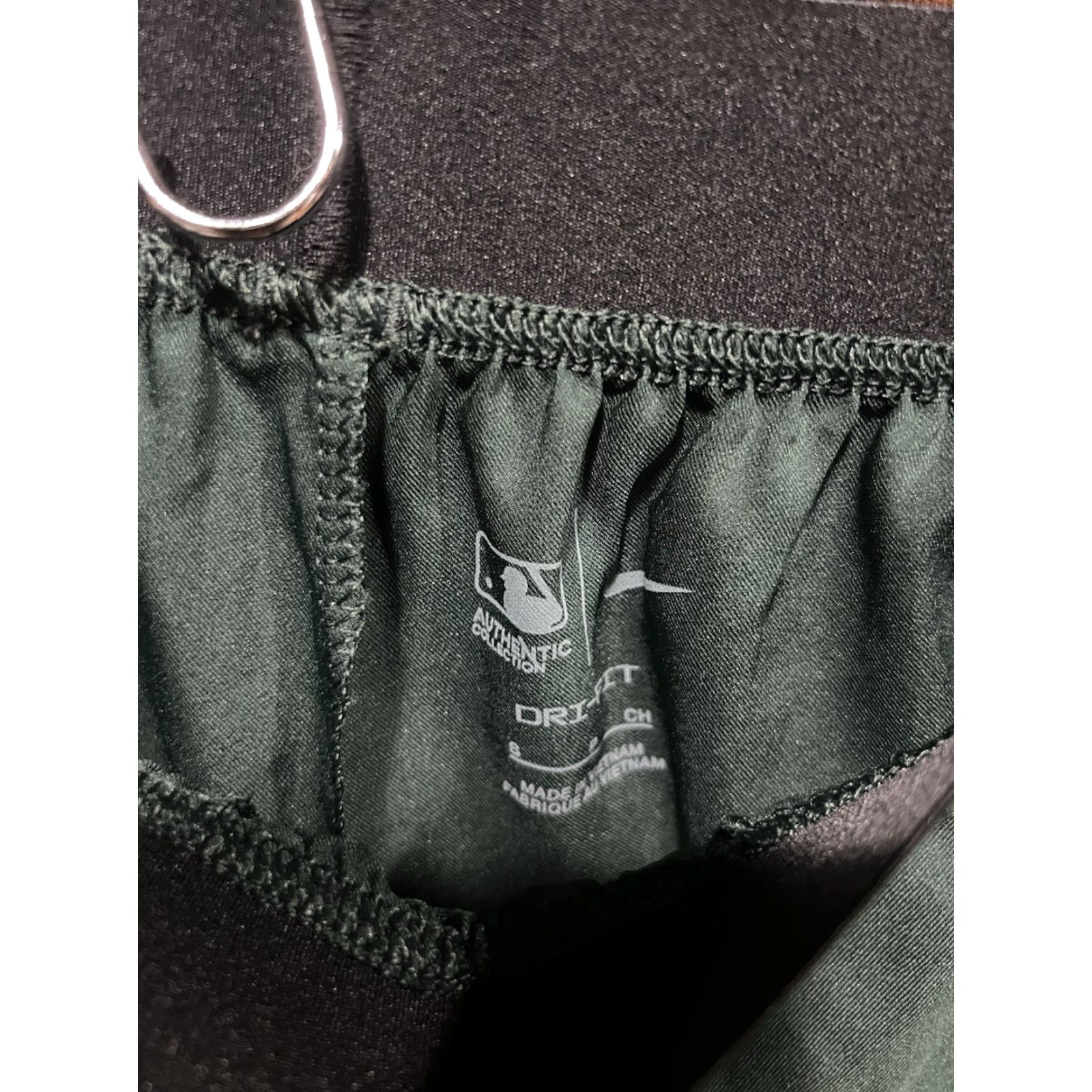 Nike VINTAGE Oakland Athletics Womens Green Pull on Athletic Shorts Size Small Dri-Fit Nike Shorts Womens S Green Athletic activewear 90s? Size 28" / US 6 / IT 42 - 3 Thumbnail