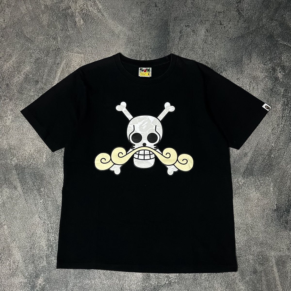 Bape Bape Limited Gol D Roger tee Size US M / EU 48-50 / 2 - 1 Thumbnail