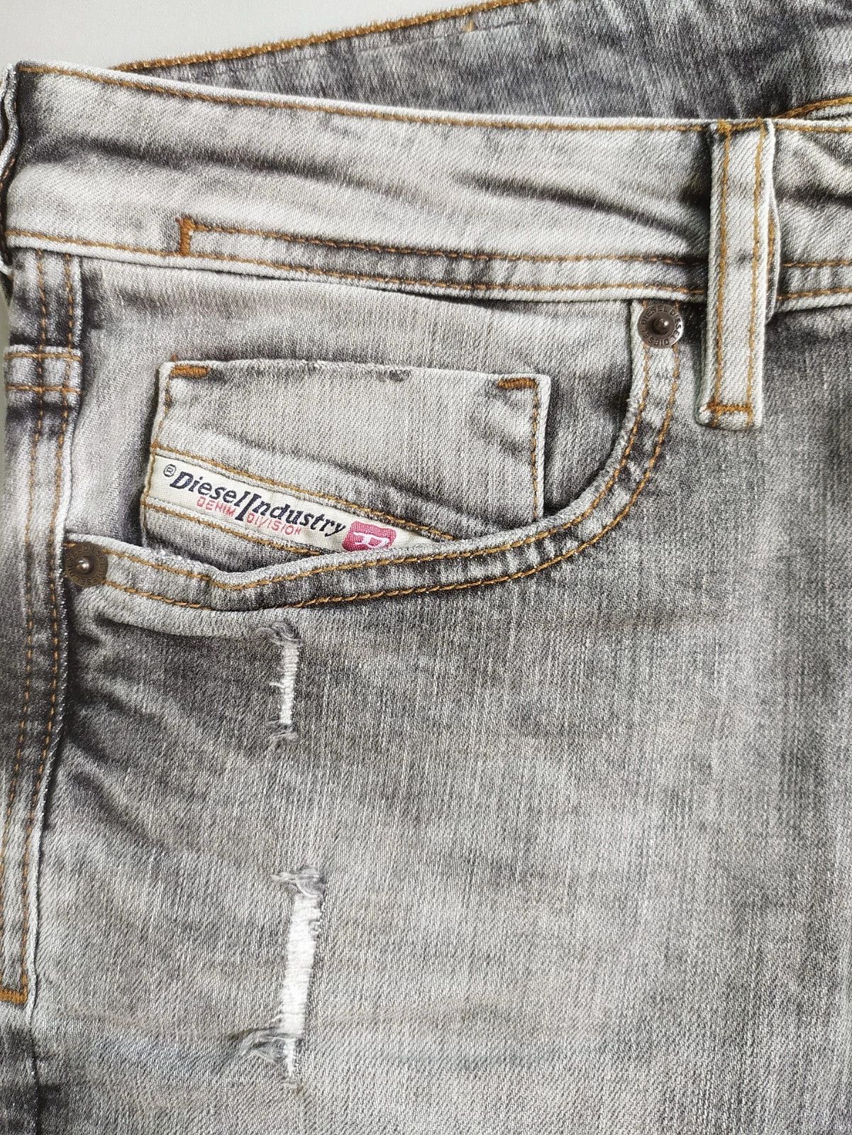 Diesel Diesel 1979 SLEENKER-R L.32 MENS JEANS SLTP/9751 Size US 31 - 4 Thumbnail