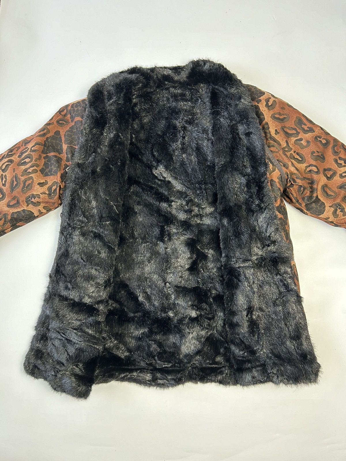 Japanese Brand RARE LEOPARD DESIGN FAUX FUR WINTER JACKET Size ONE SIZE - 2 Thumbnail