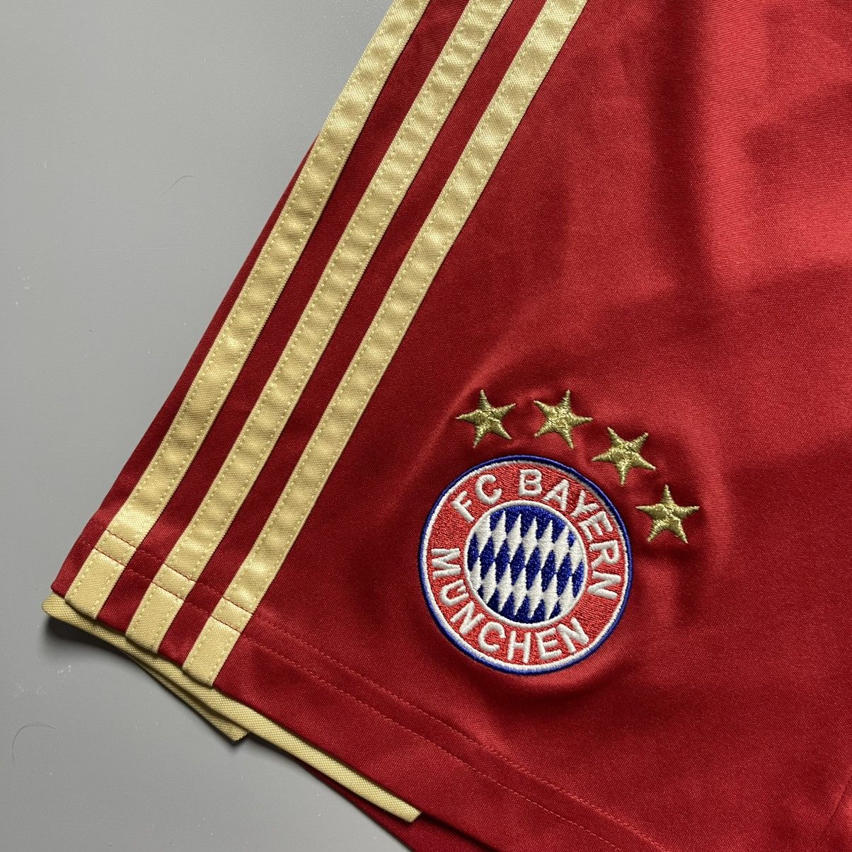Adidas BAYERN ADIDAS 2011/2013 FOOTBALL HOME SHORTS #39 KROOS Size US 30 / EU 46 - 2 Thumbnail