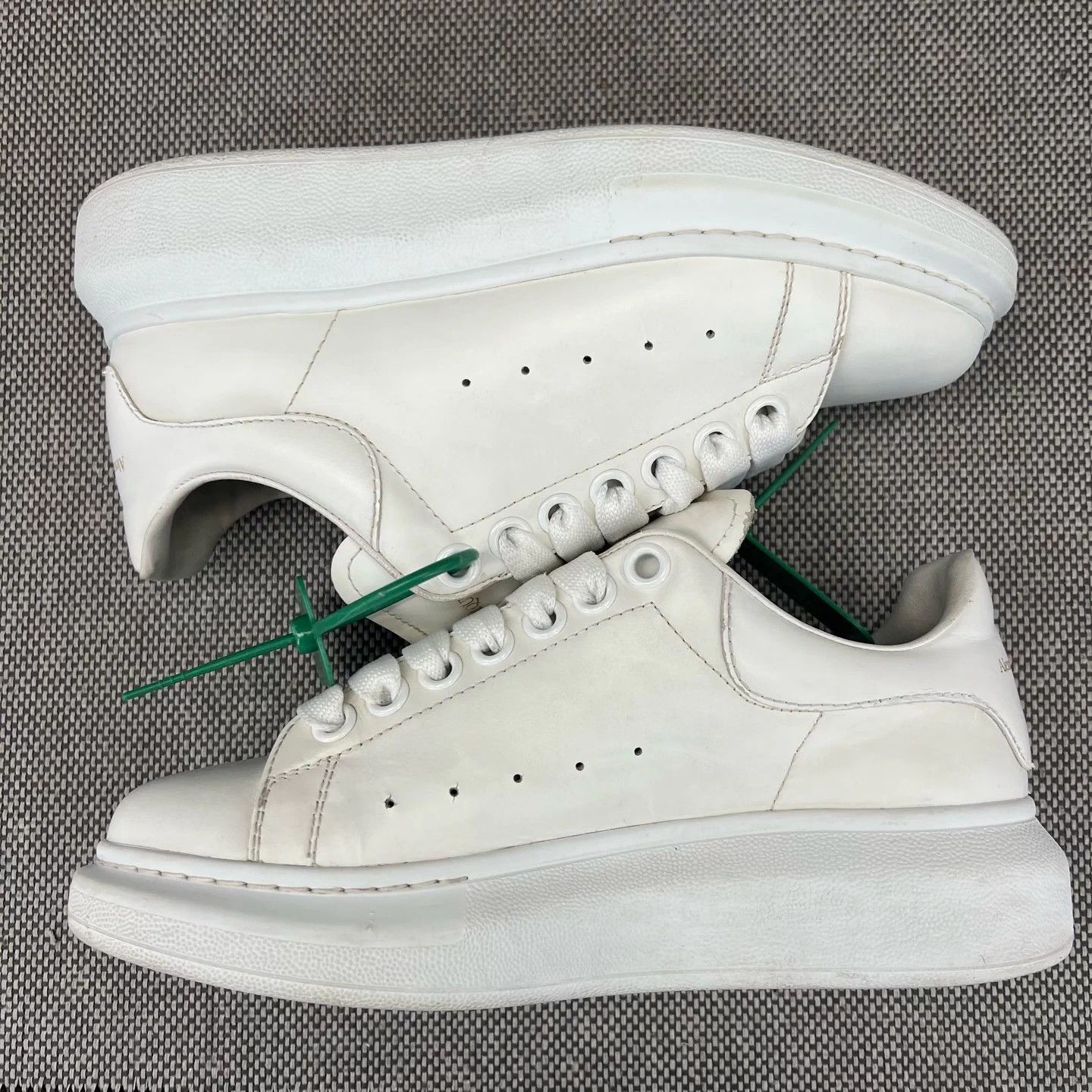 Alexander McQueen McQ All White White Toe 36 Size US 6 / IT 36 - 2 Thumbnail