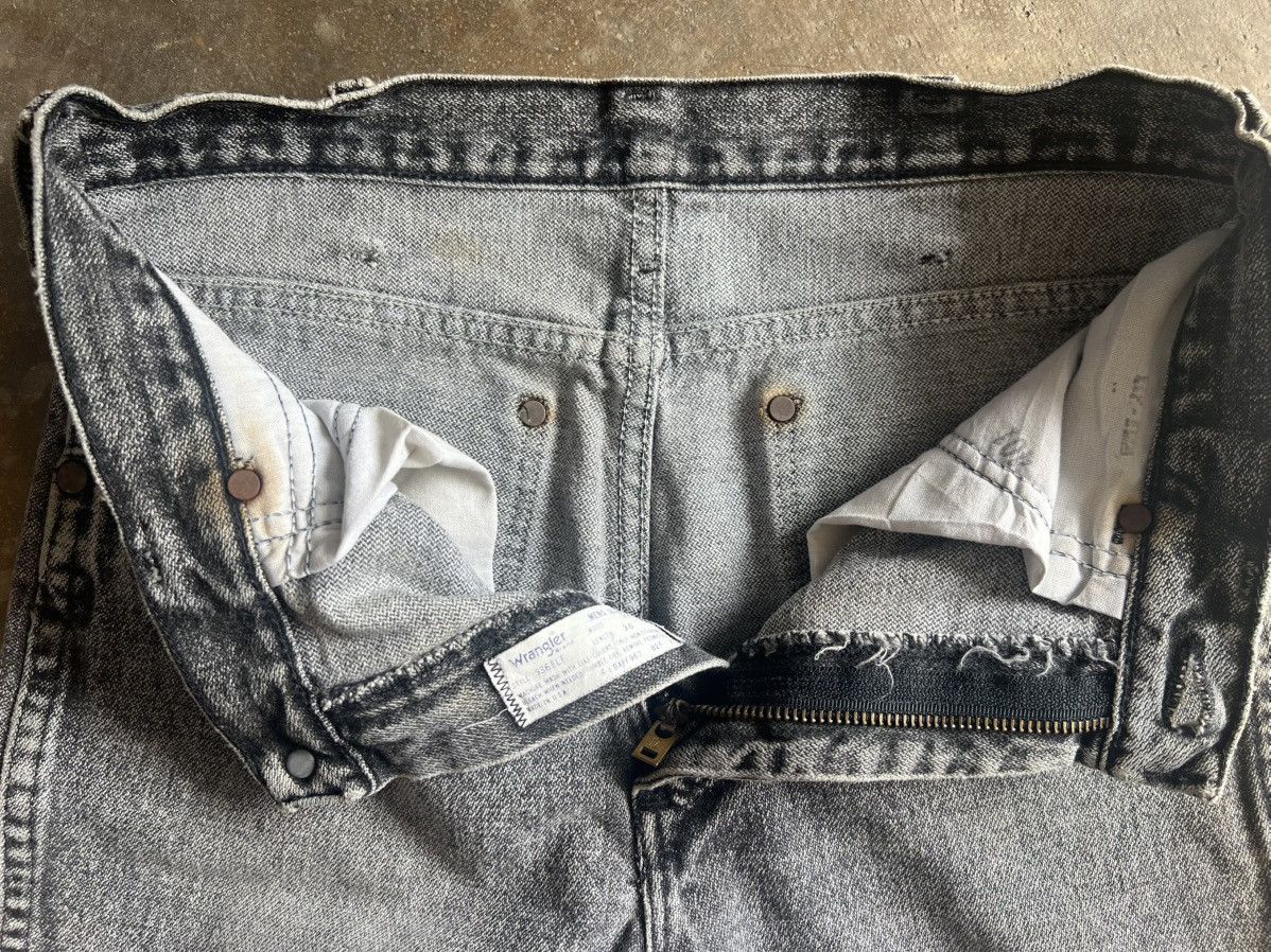 Wrangler VINTAGE WRANGLER GALACTIC WASH DISTRESSED DENIM JEANS Size US 28 / EU 44 - 14 Thumbnail