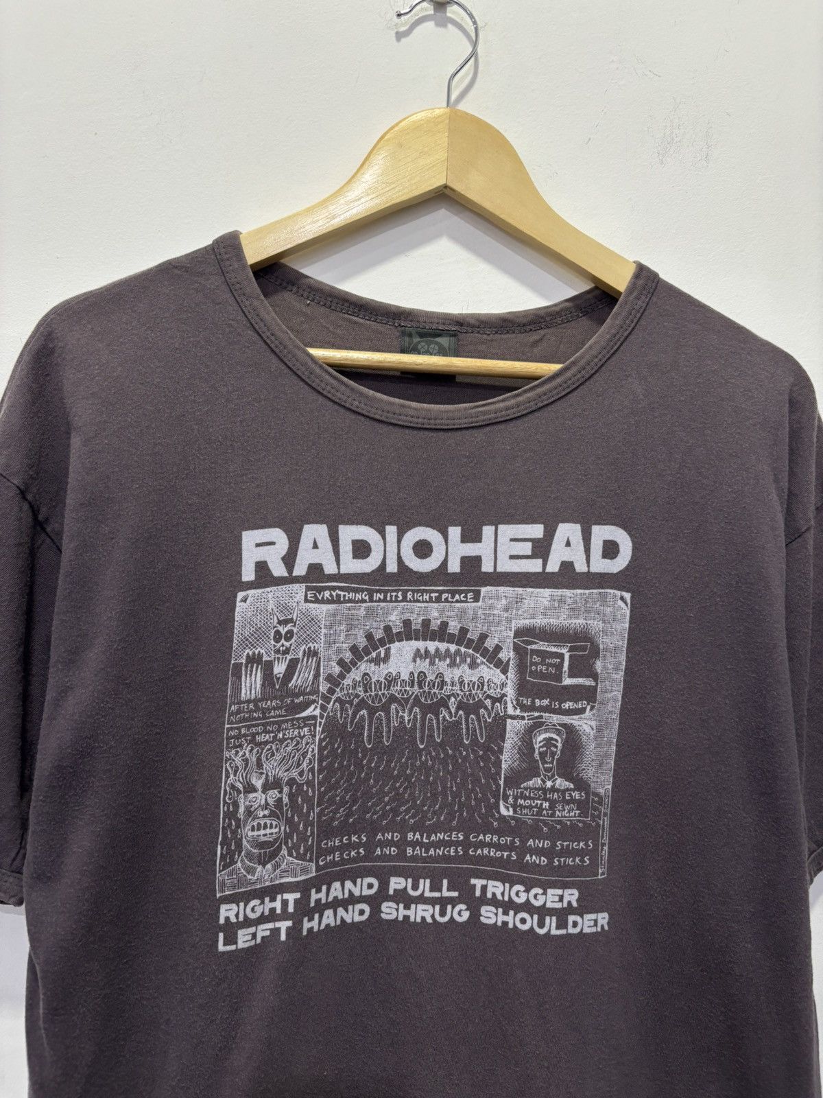 Band Tees Vintage Radiohead Tshirt Size US XL / EU 56 / 4 - 3 Thumbnail
