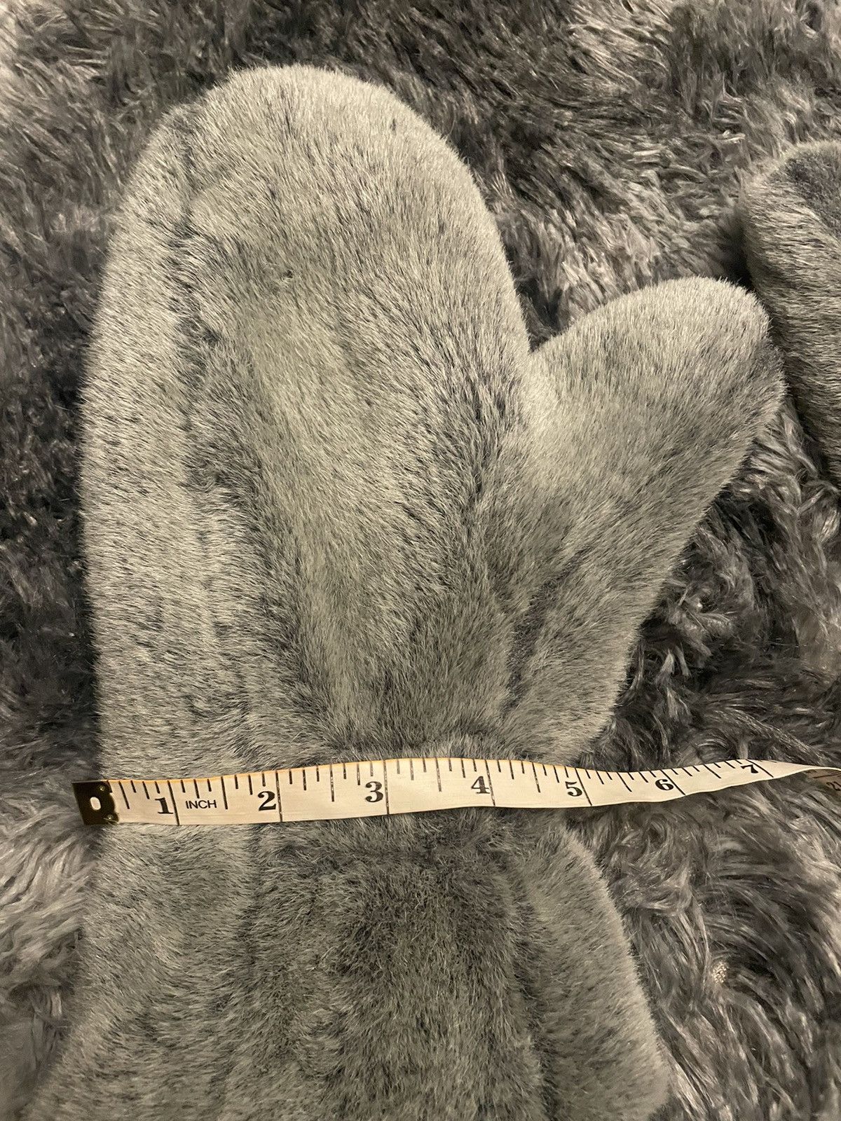 Vivienne Westwood ‘10’s Vivienne Westwood Grey Fur Mittens Size ONE SIZE - 5 Thumbnail