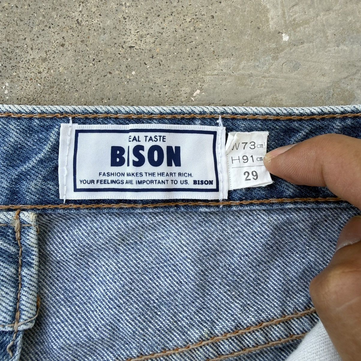 Japanese Brand Vintage Bison Faded Denim Jean Pants W28 Size US 28 / EU 44 - 9 Thumbnail
