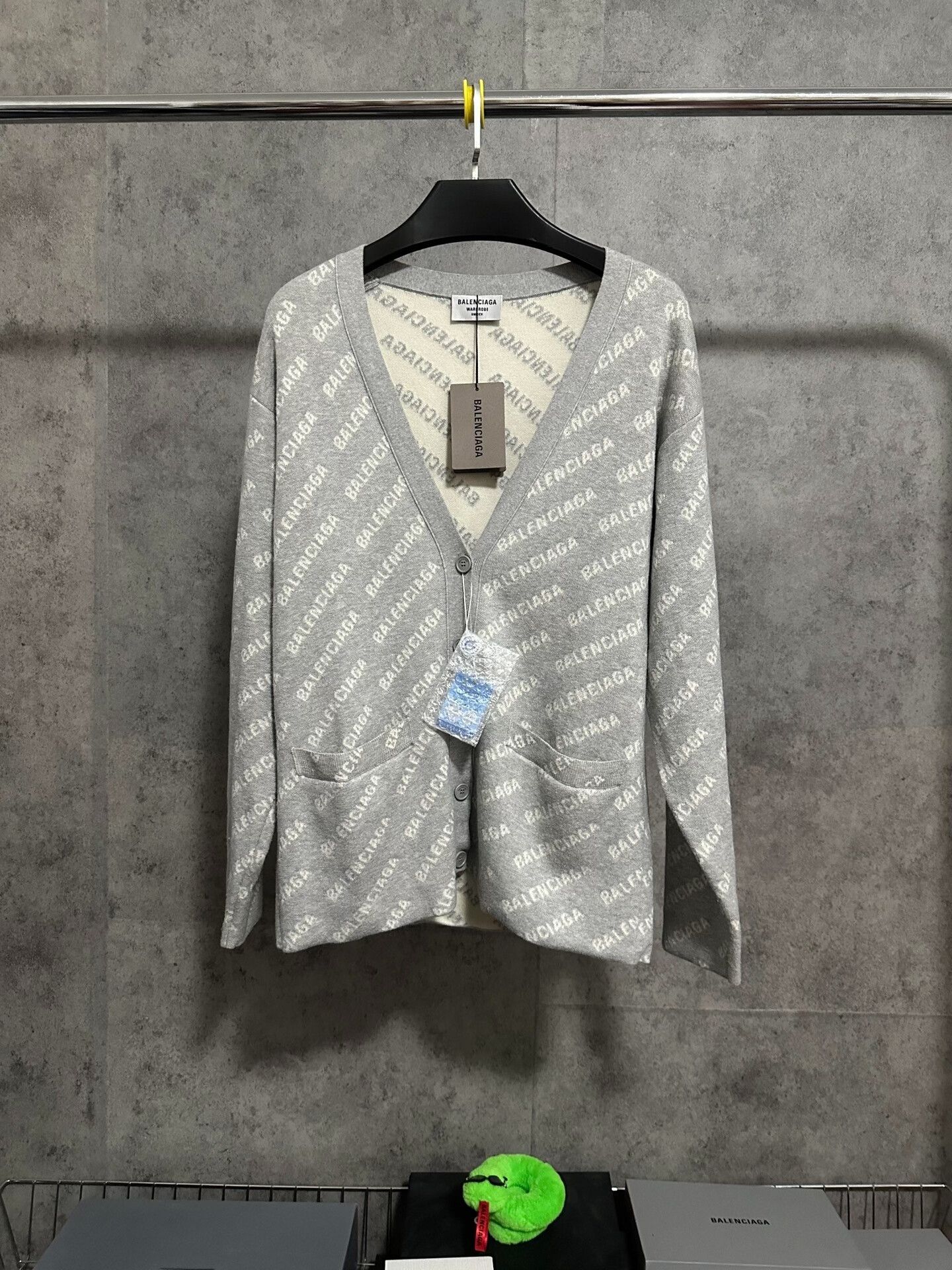 Balenciaga Balenciaga SS23 All-Over Logo Knit Sweater Size US M / EU 48-50 / 2 - 1 Thumbnail