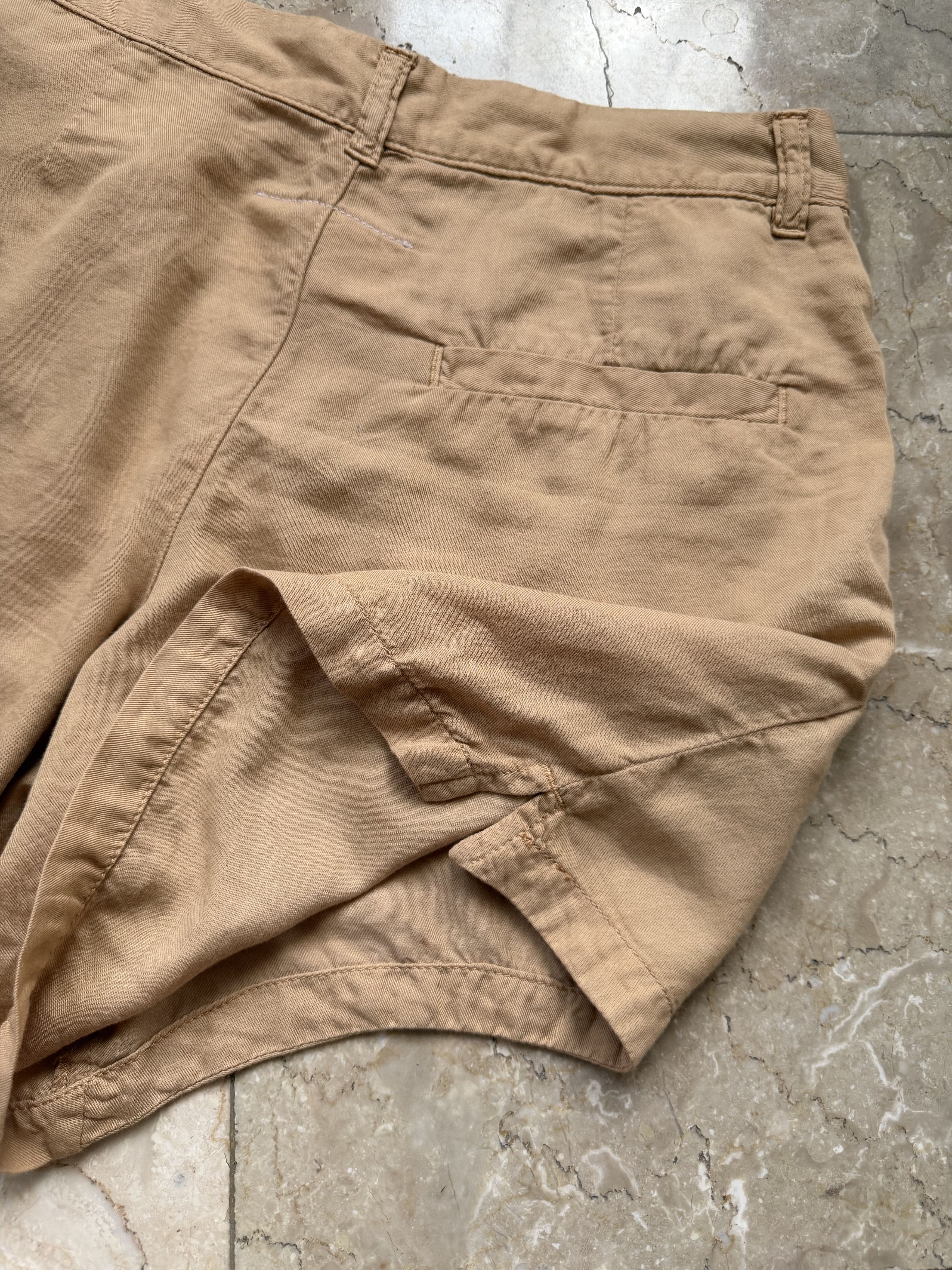 Maison Margiela MM6 Maison Margiela Beige Tailored Shorts Minimal Italy Size 26" / US 2 / IT 38 - 2 Thumbnail