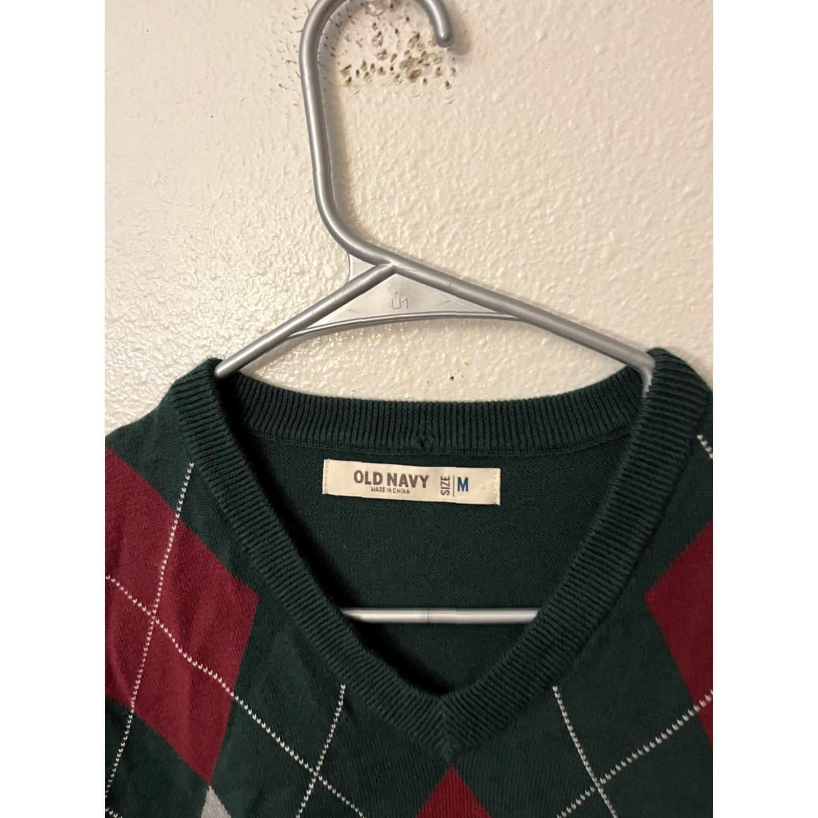 Old Navy Old Navy Sweater Men Argyle Vneck Size M Green Red White Size US M / EU 48-50 / 2 - 2 Thumbnail