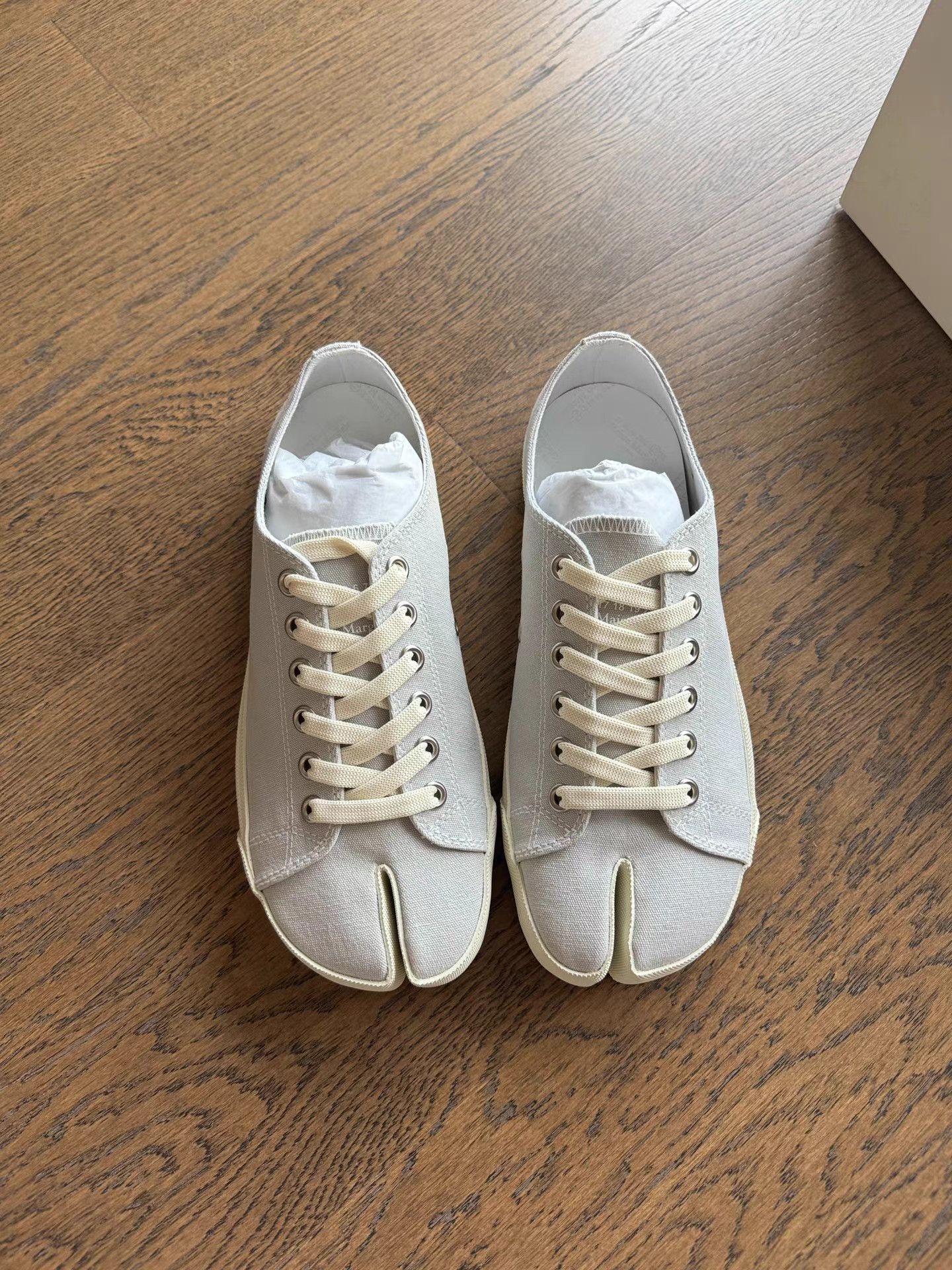 Maison Margiela Maison Margiela Tabi Ssense Exclusive Split-Toe Shoes K6 Size US 7 / EU 40 - 1 Thumbnail