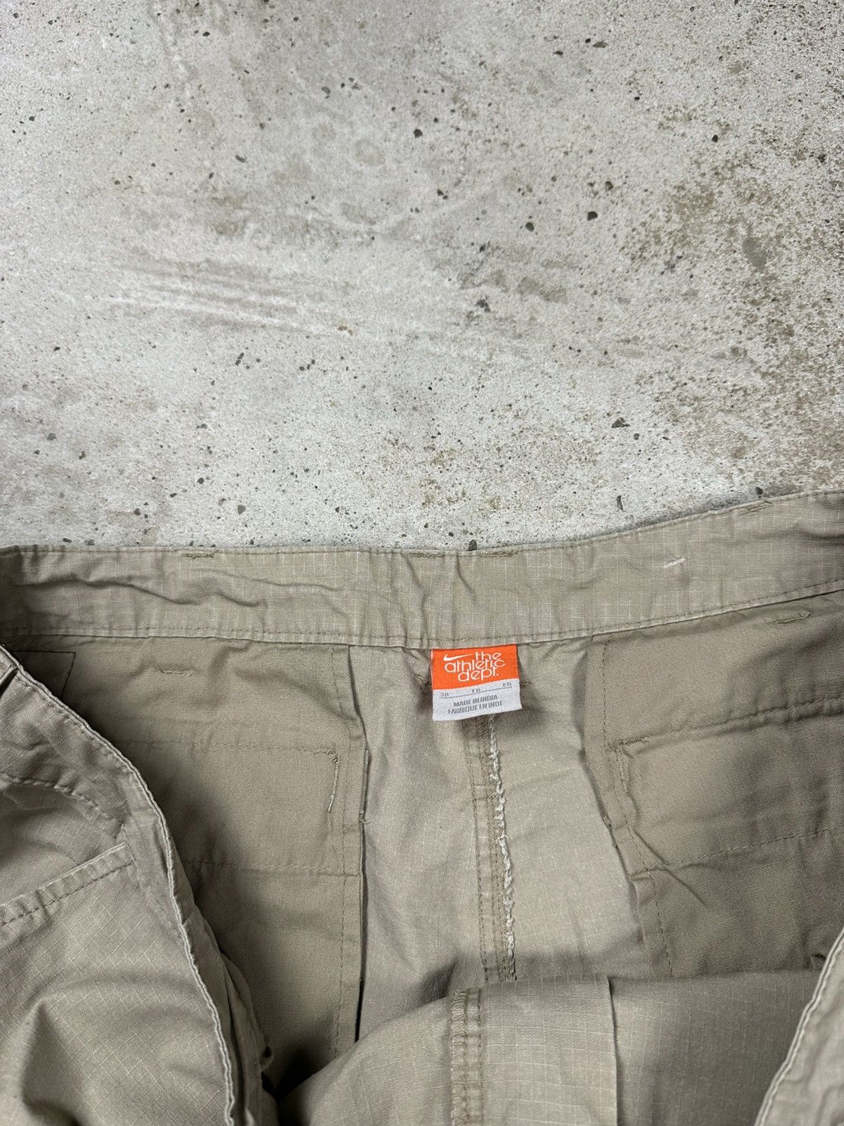 Nike × Vintage Vintage Y2K Nike Beige Baggy Cargo Shorts Swoosh Size US 38 / EU 54 - 10 Thumbnail