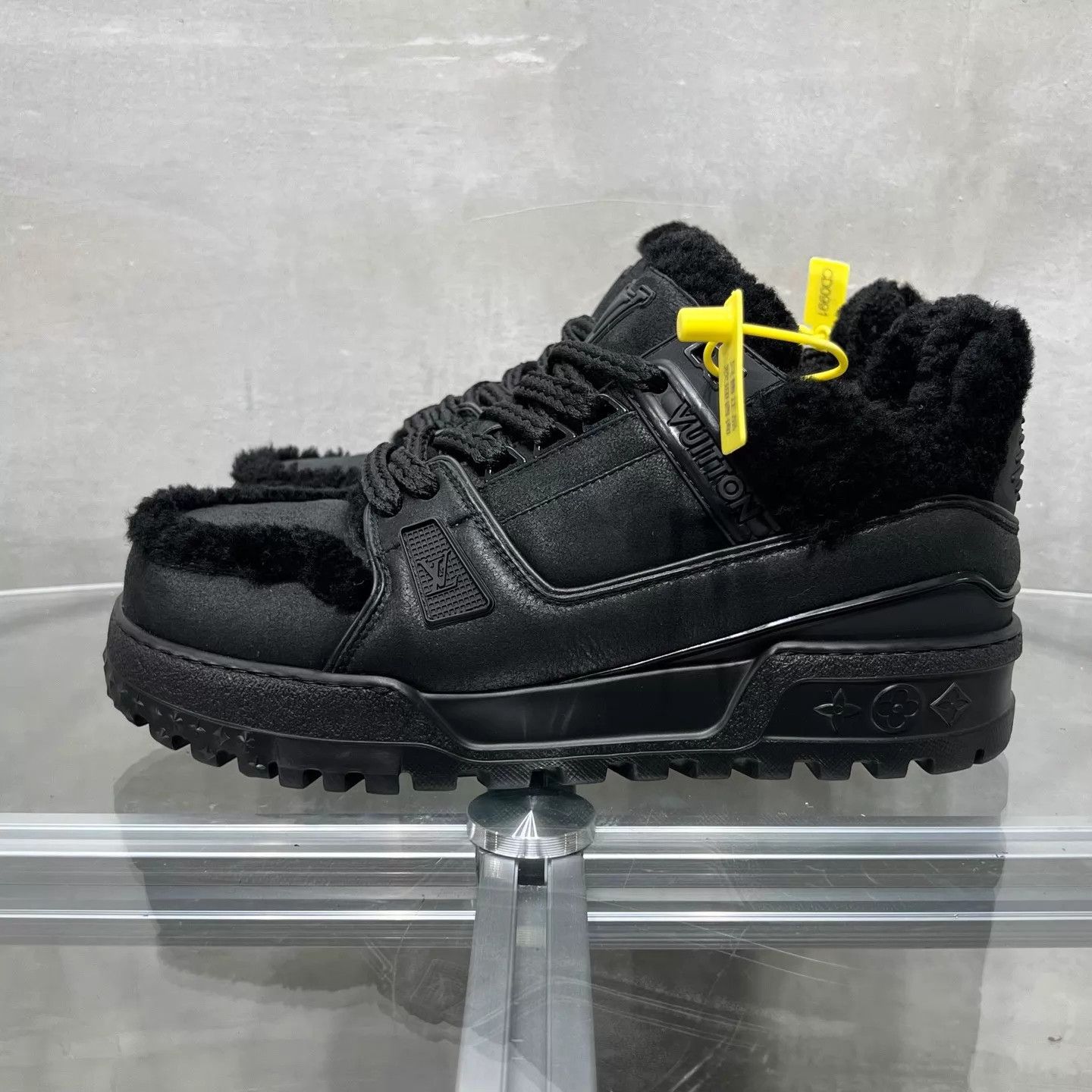 Louis Vuitton Louis Vuitton LV Trainer Maxi Black UK7.5 (41.5) Size US 8.5 / EU 41-42 - 3 Thumbnail