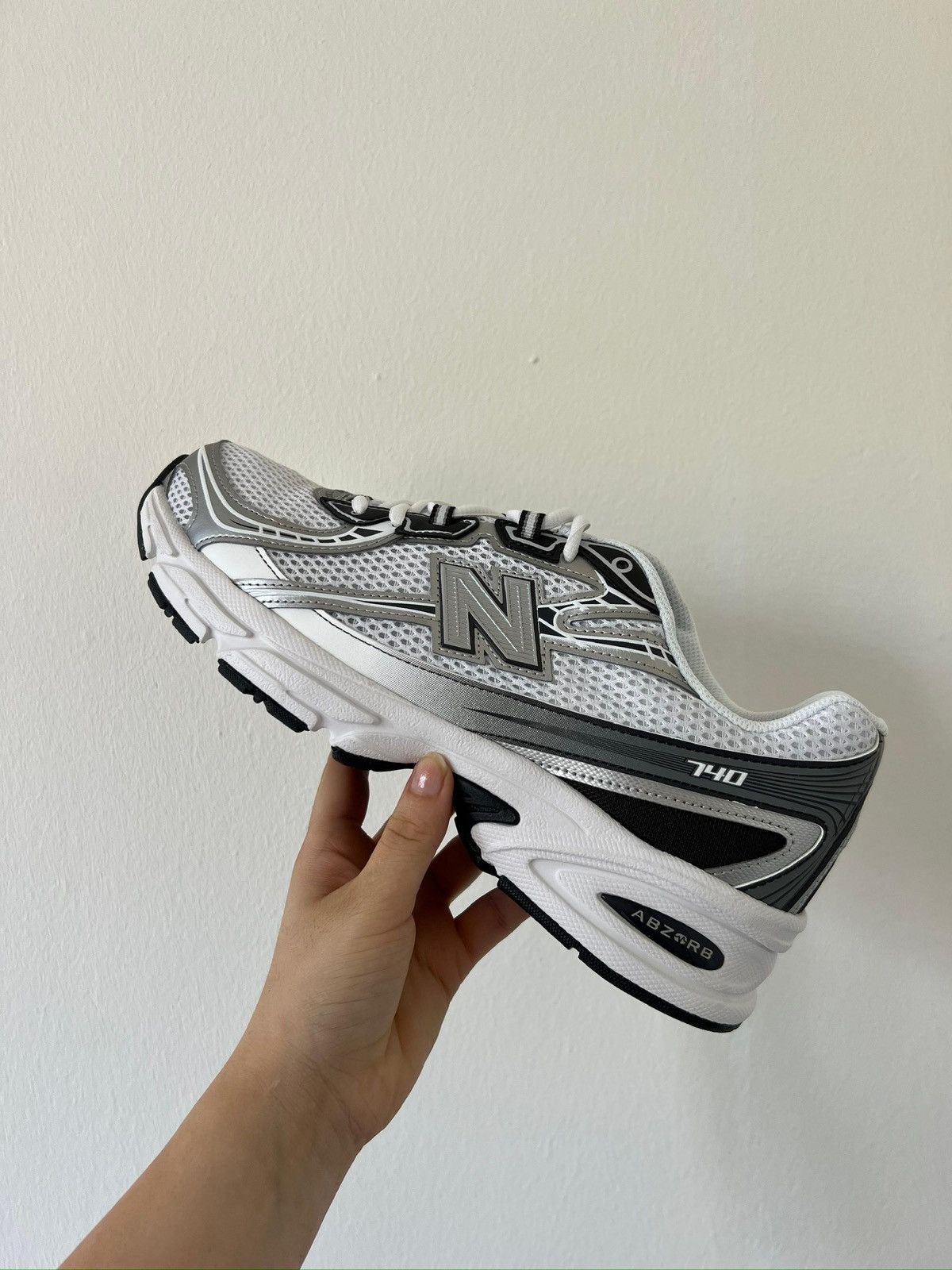 New Balance New Balance – Silver – Size EU 44 – New & Authentic Size US 10 / EU 43 - 2 Thumbnail