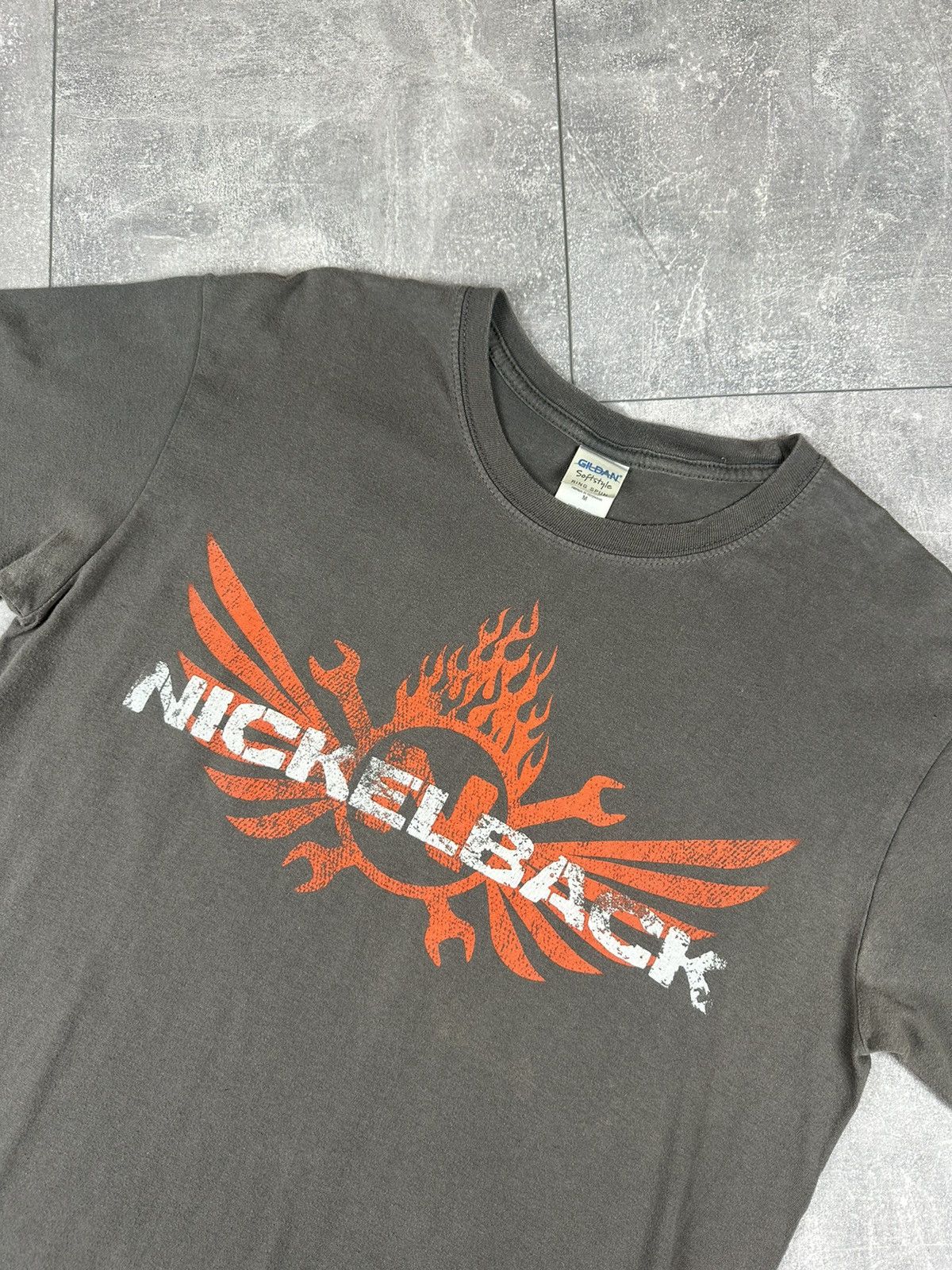 Gildan Nickelback Vintage 2012 Tour Band T-Shirt Here And Now Size US M / EU 48-50 / 2 - 3 Thumbnail
