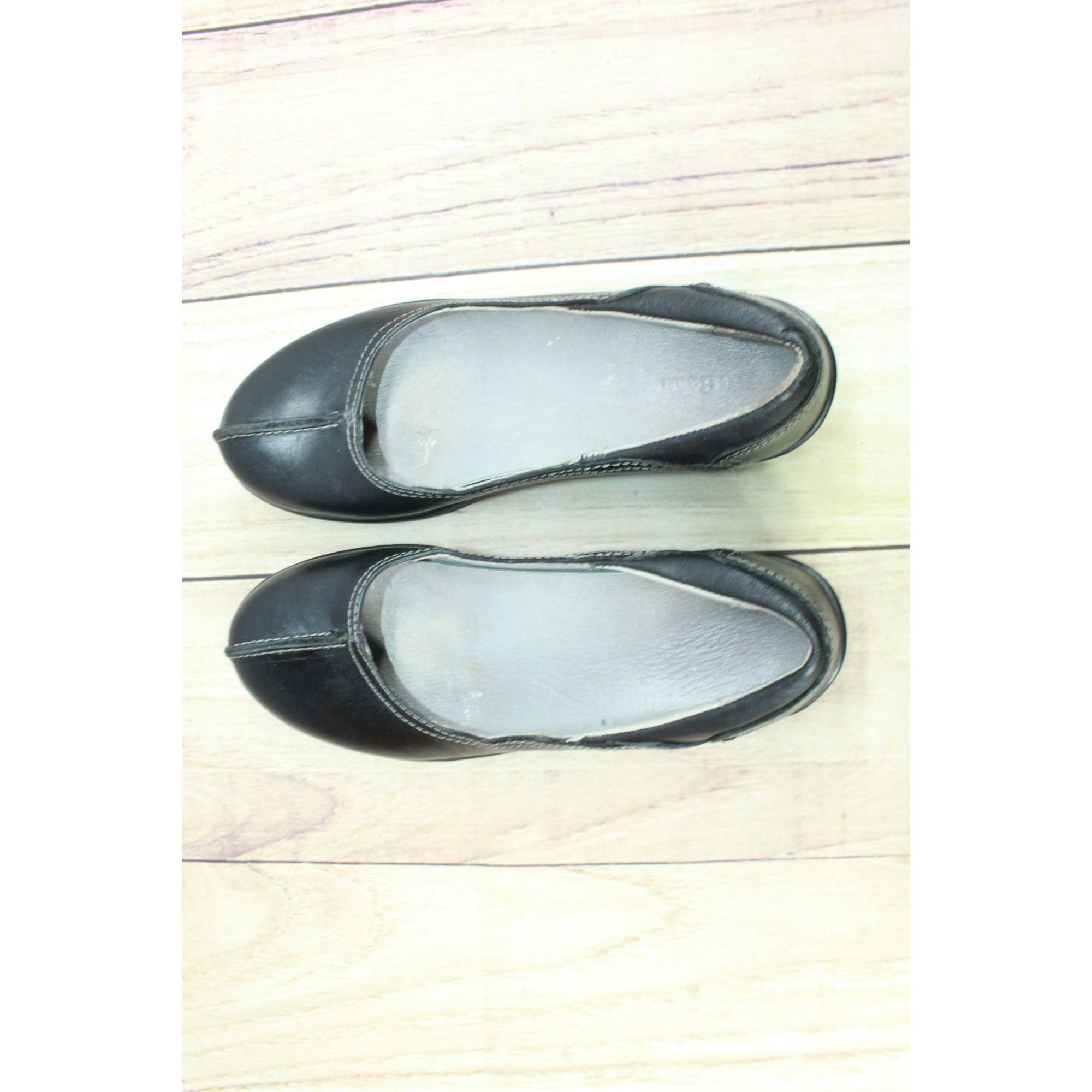 Leather LL Bean Women's Leather Slip On Split Toe Wedge Loafer Shoes Size US 6.5 / IT 36.5 - 7 Thumbnail