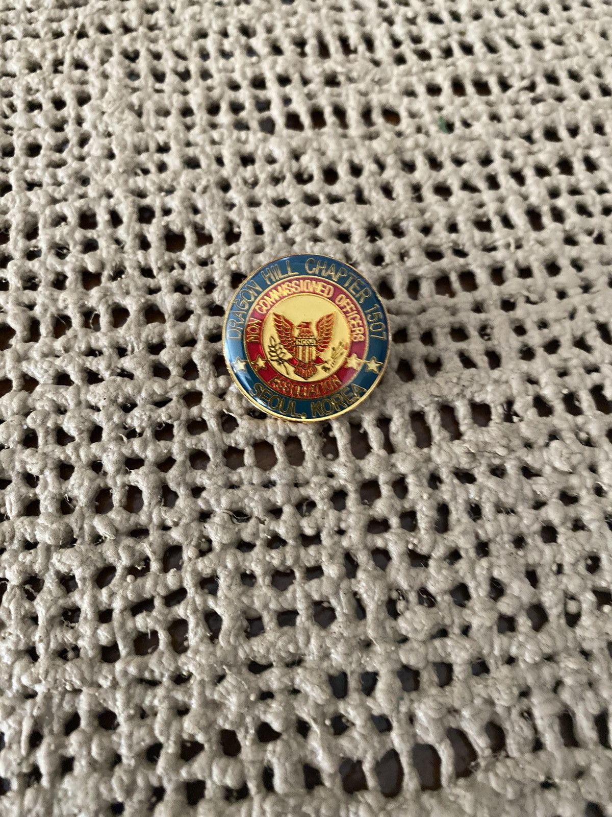 Other NCOA MILITARY DRAGON HILL CHAPTER 1507 SEOUL KOREA LAPEL PIN Size ONE SIZE - 2 Thumbnail