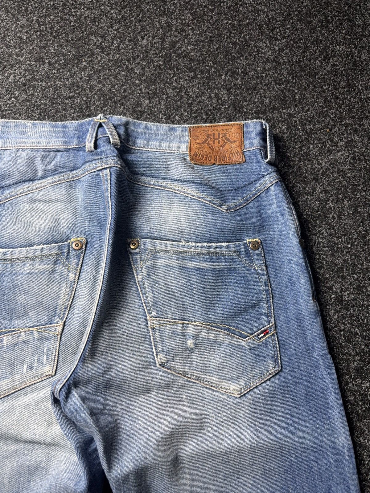 Tommy Hilfiger 00s Y2K Hilfiger Denim Y2K Vintage Faded Straight Jeans Size US 32 / EU 48 - 16 Thumbnail