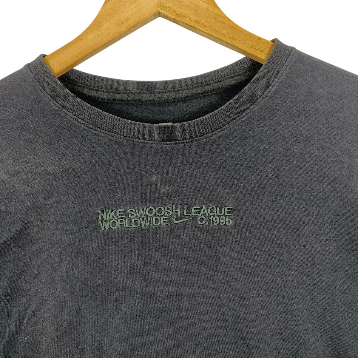 Nike NIKE SWOOSH LEAGUE Worldwide Embroidered Tee Shirt Top Size US M / EU 48-50 / 2 - 4 Thumbnail