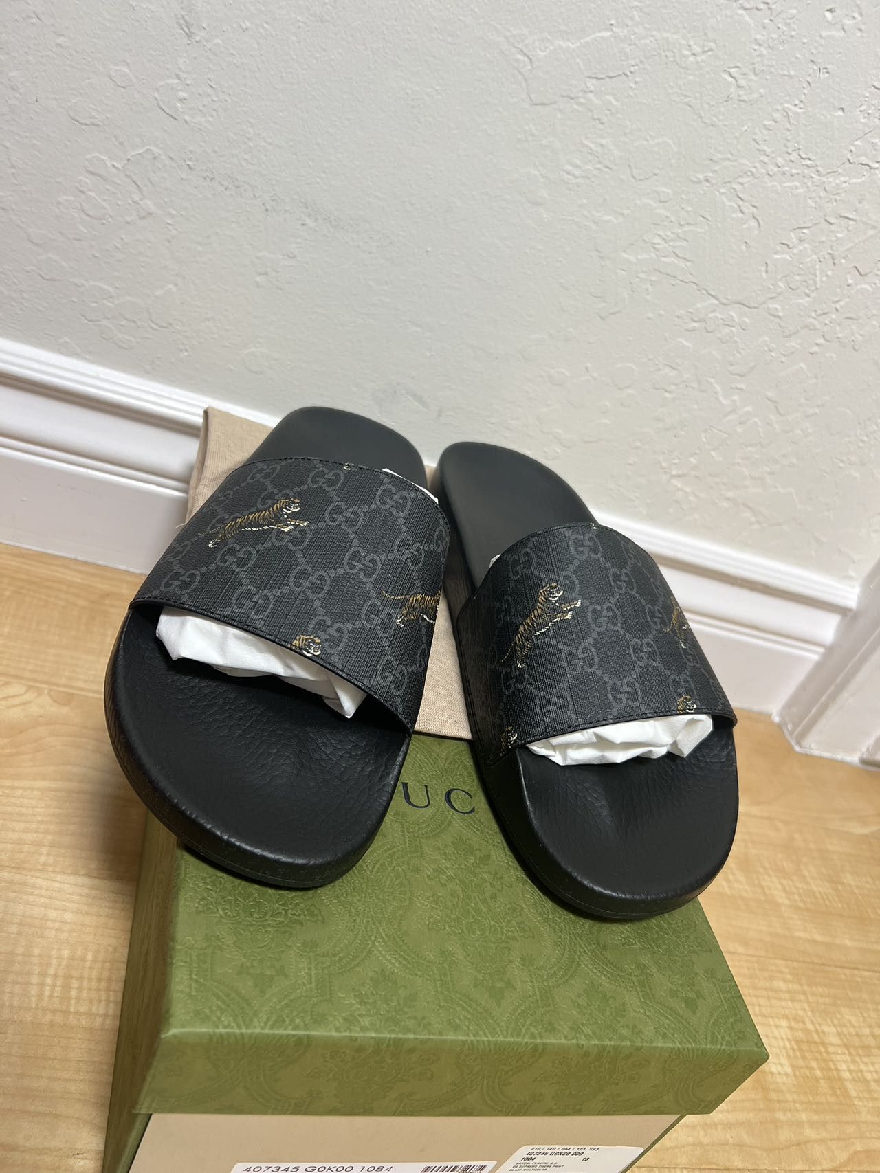 Gucci GUCCI GG Supreme Monogram Tigers Mens Slide Sandals Grailed