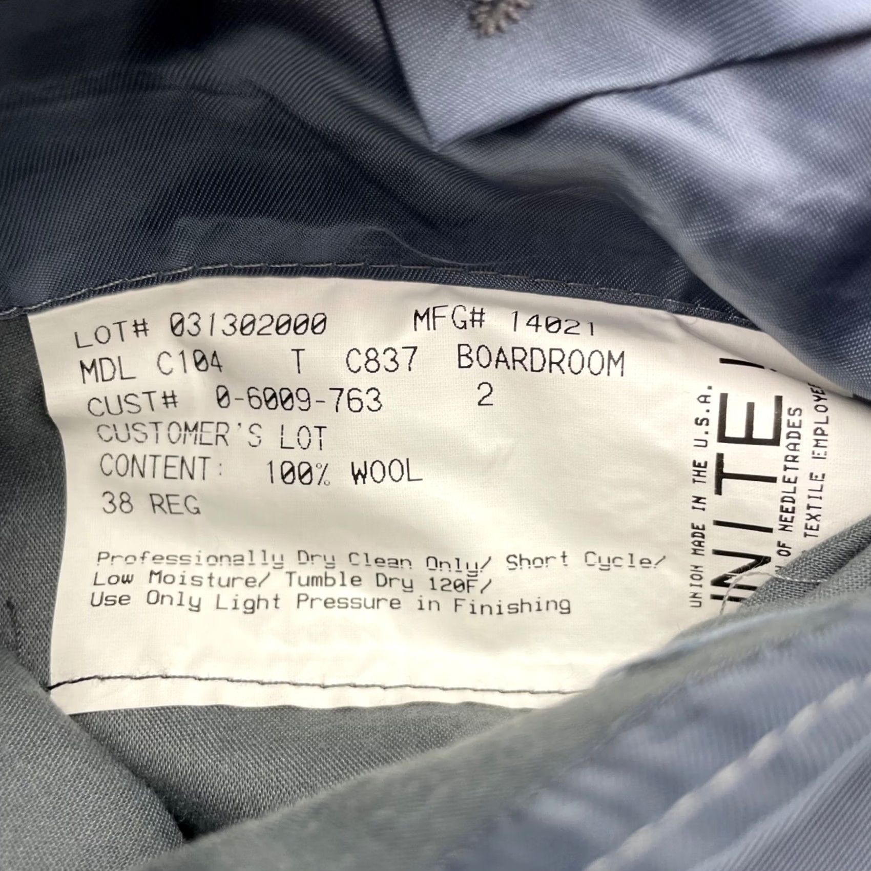 Vintage Hickey Freeman Men’s Boardroom 2-Button Blazer Jacket Gray 38R Wool, Regular Fit, Single-Breasted, Notch Lapel, 4-Button Sleeve, Vintage? No, Men Size 38R - 6 Thumbnail