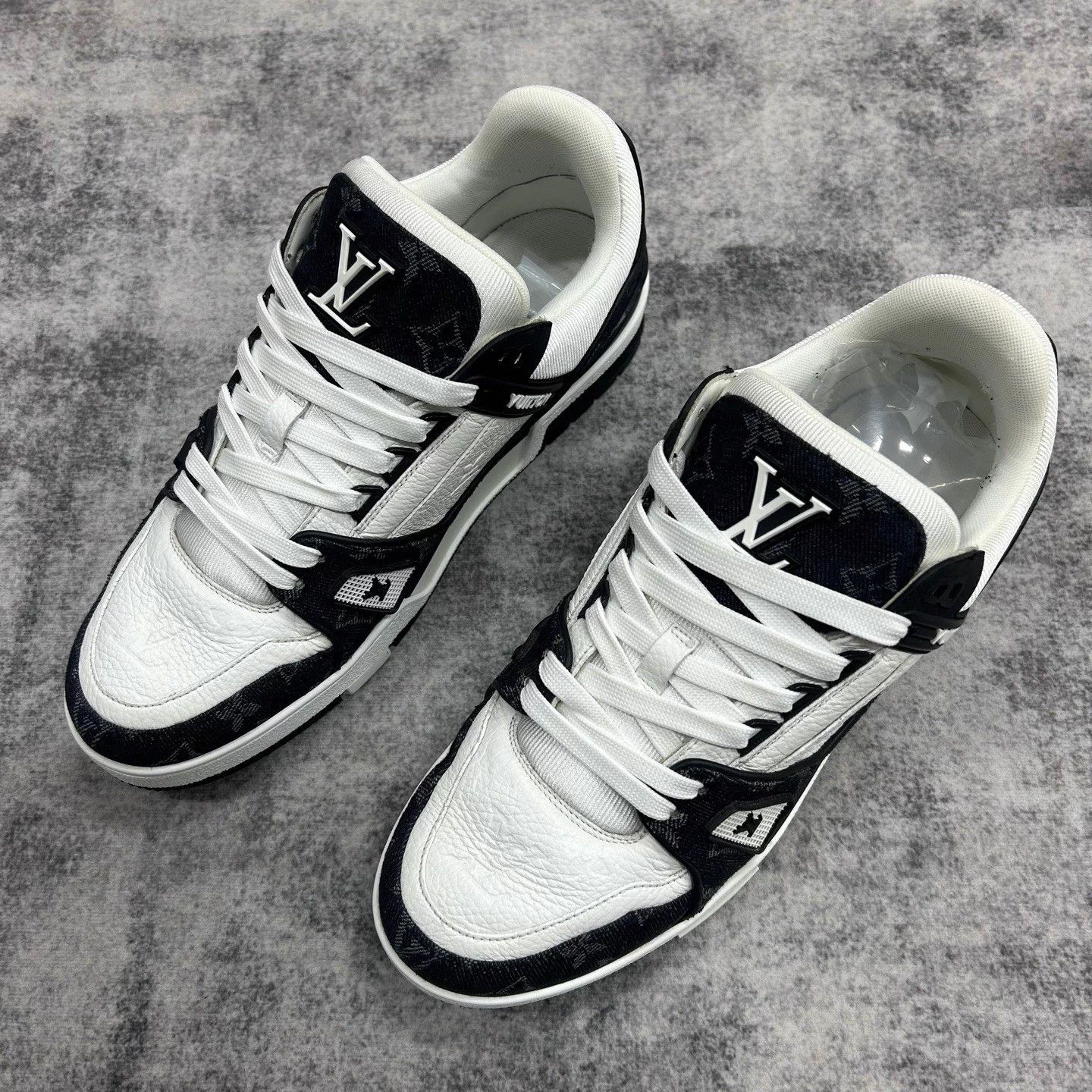 Louis Vuitton Louis Vuitton Trainer Panda Denim Sneakers 42.5 Size US 9.5 / EU 42-43 - 1 Thumbnail