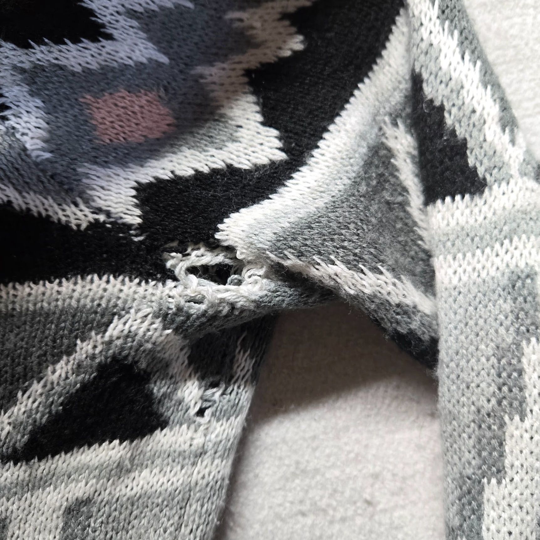 Vintage Vintage No Boundaries Gray Aztec Hooded Cardigan Sweater Women’s M Fall Winter Geometric 90s Size M / US 6-8 / IT 42-44 - 8 Thumbnail