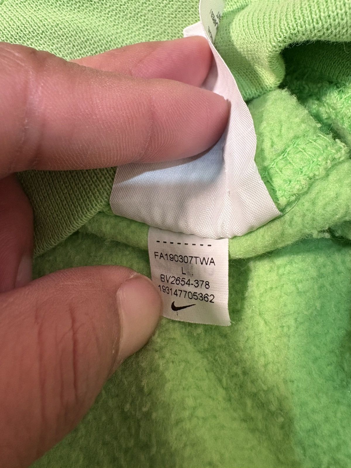 Nike VTG x Streetwear x Neon Green Nike Hoodie Size US L / EU 52-54 / 3 - 11 Thumbnail