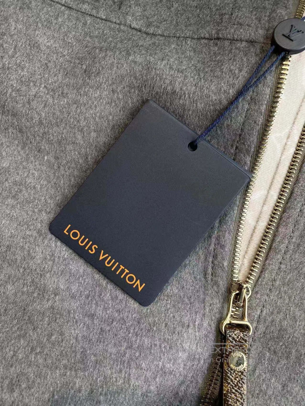 Louis Vuitton Louis Vuitton The inside is full of printed hooded jackets Size XXS / US 00 / IT 34 - 7 Thumbnail