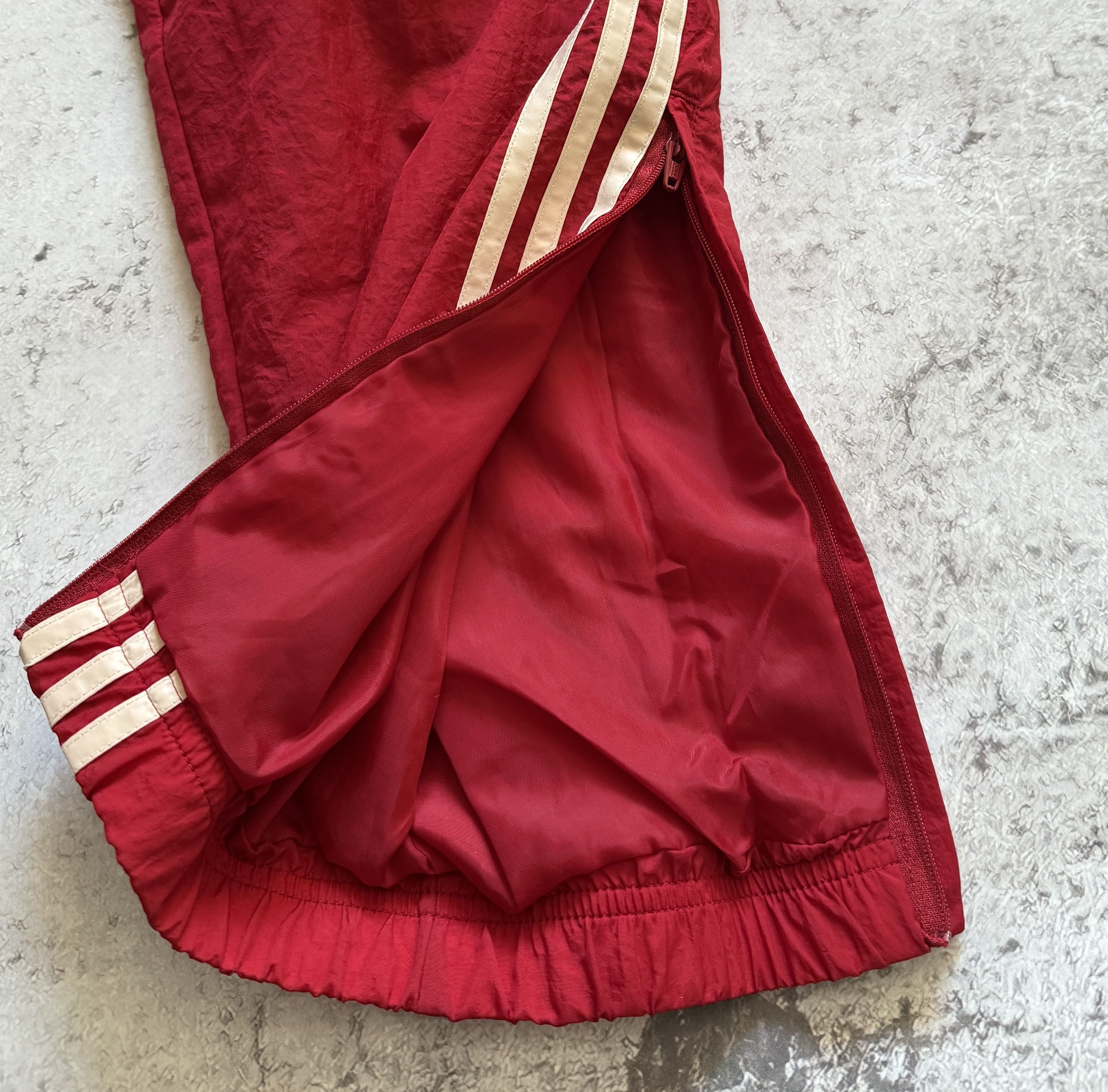 Adidas ADIDAS ORIGINALS X FC BAYERN TRACK PANTS IS6512 SIZE L Size US 30 / EU 46 - 10 Thumbnail