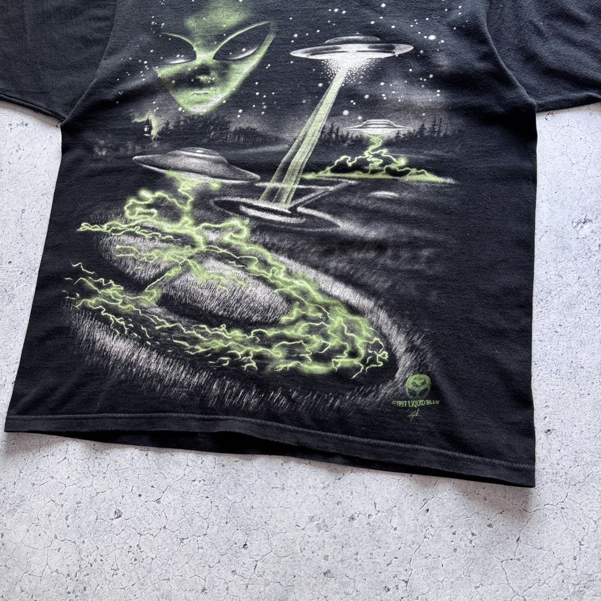 Liquid Blue Rare Liquid Blue Alien Vintage 1997 T Shirt Single Stitch Size US L / EU 52-54 / 3 - 4 Thumbnail