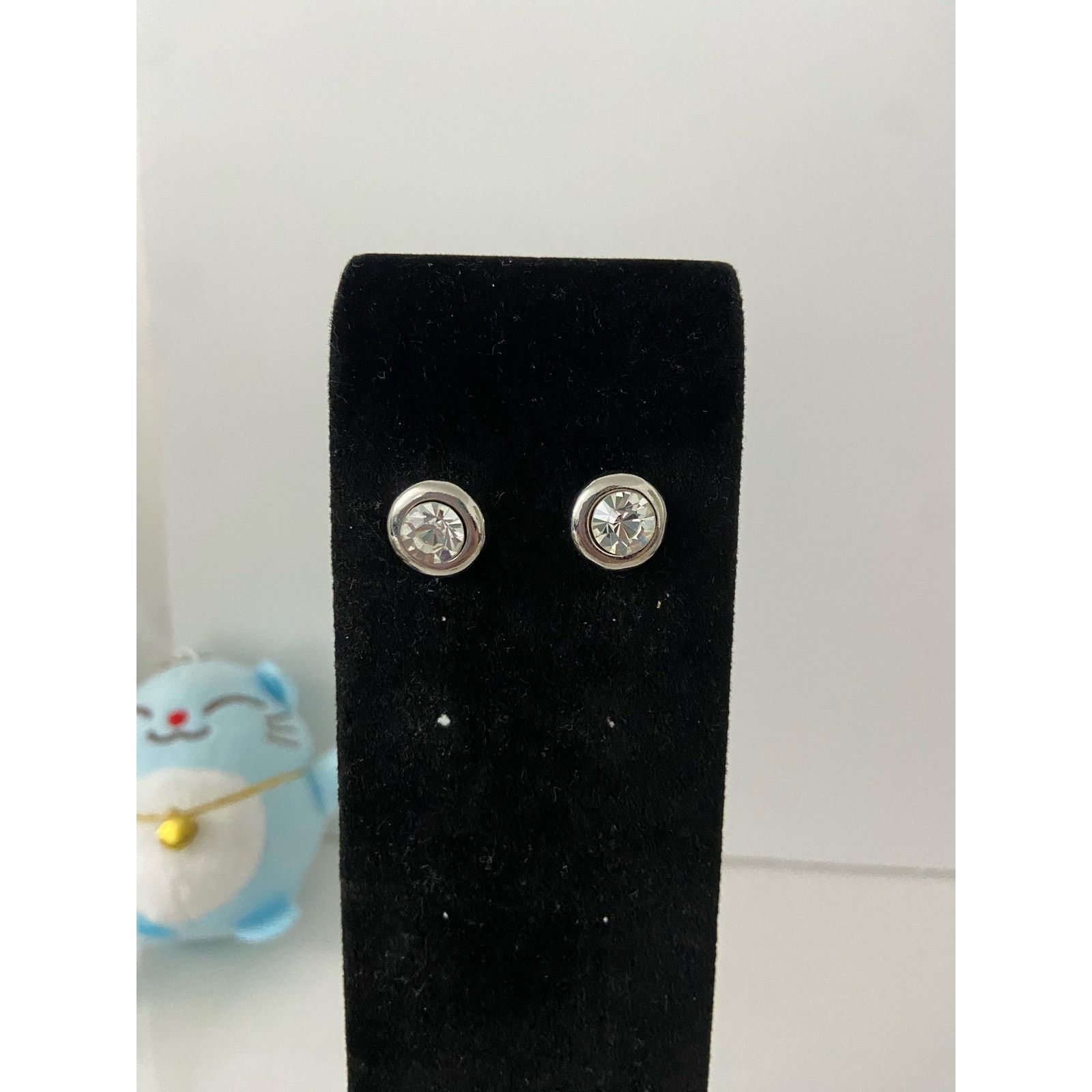 Other Shimmery rhinestone stud earrings silver tone Size ONE SIZE - 1 Thumbnail