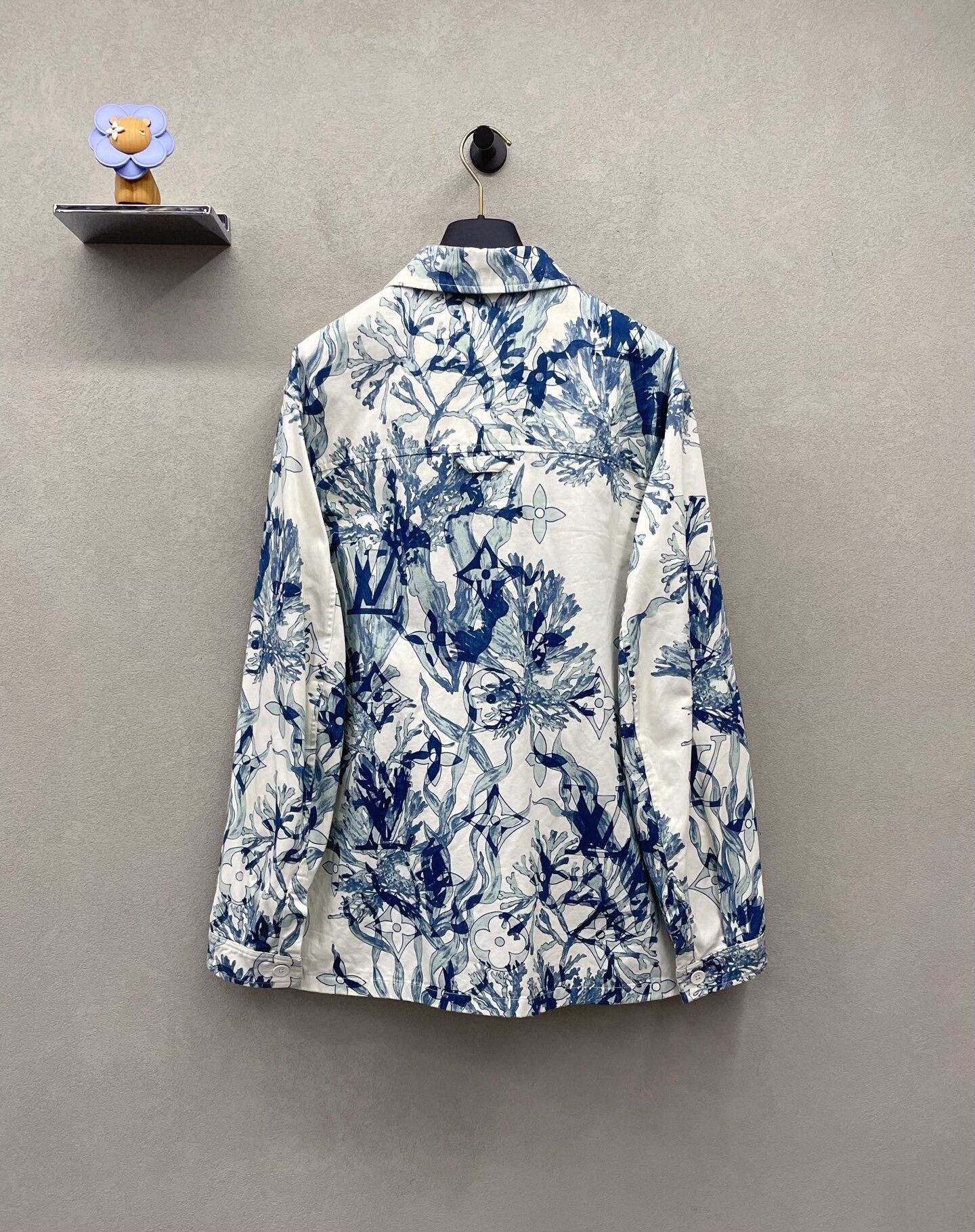 Louis Vuitton blue patterned jacket from Louis Vuitton Size US M / EU 48-50 / 2 - 2 Thumbnail
