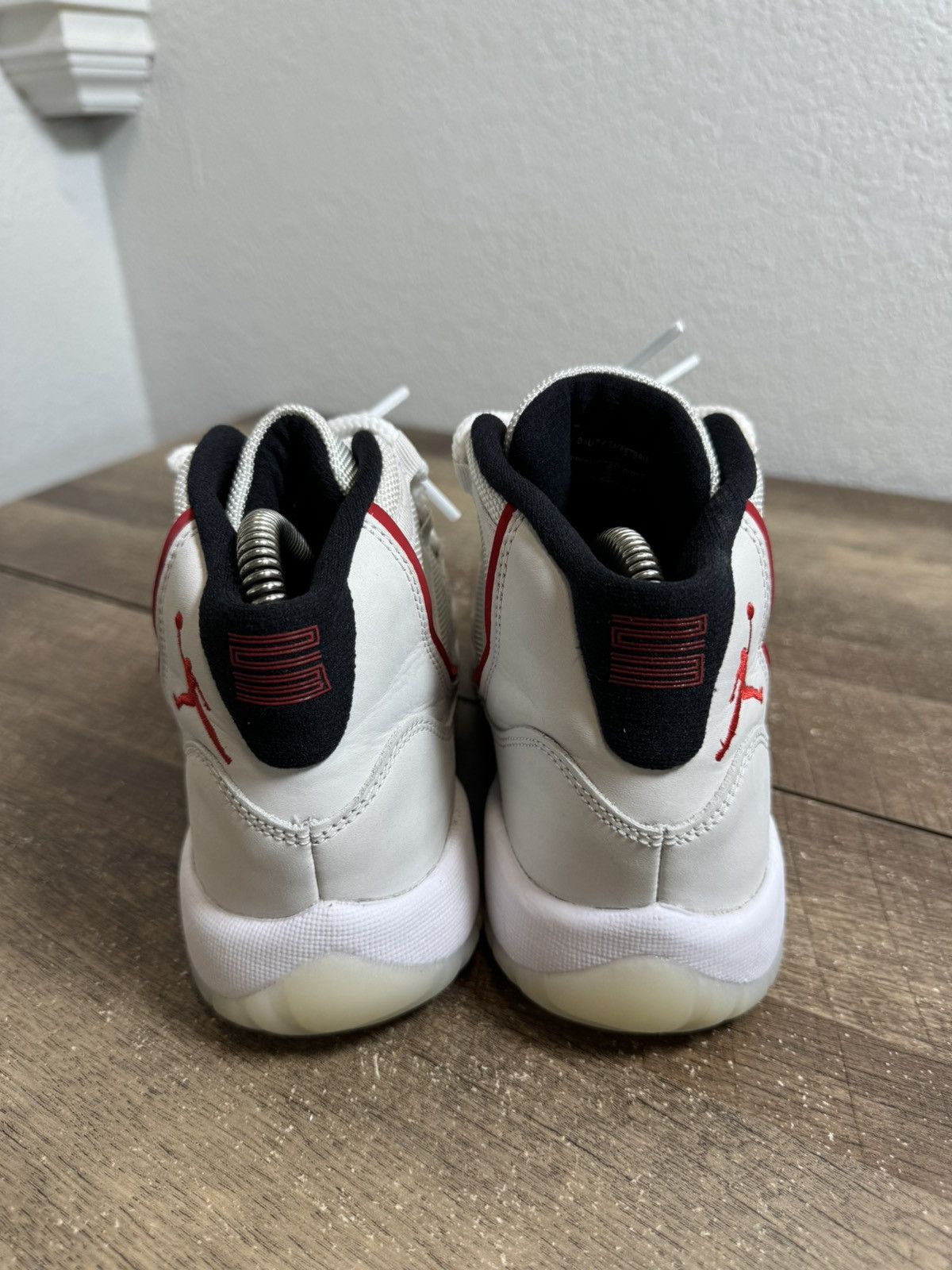 Jordan Brand Air Jordan 11 Retro GS Platinum Tint White Red Size 4.5Y/ 6W Size US 6 / IT 36 - 4 Thumbnail