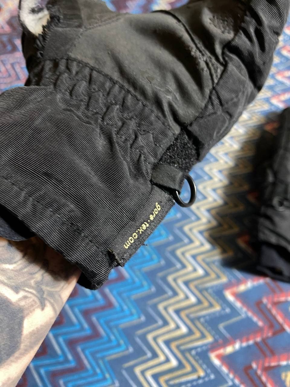 Salomon Gloves Salomon black Vintage streetwear Y2K Size ONE SIZE - 10 Thumbnail