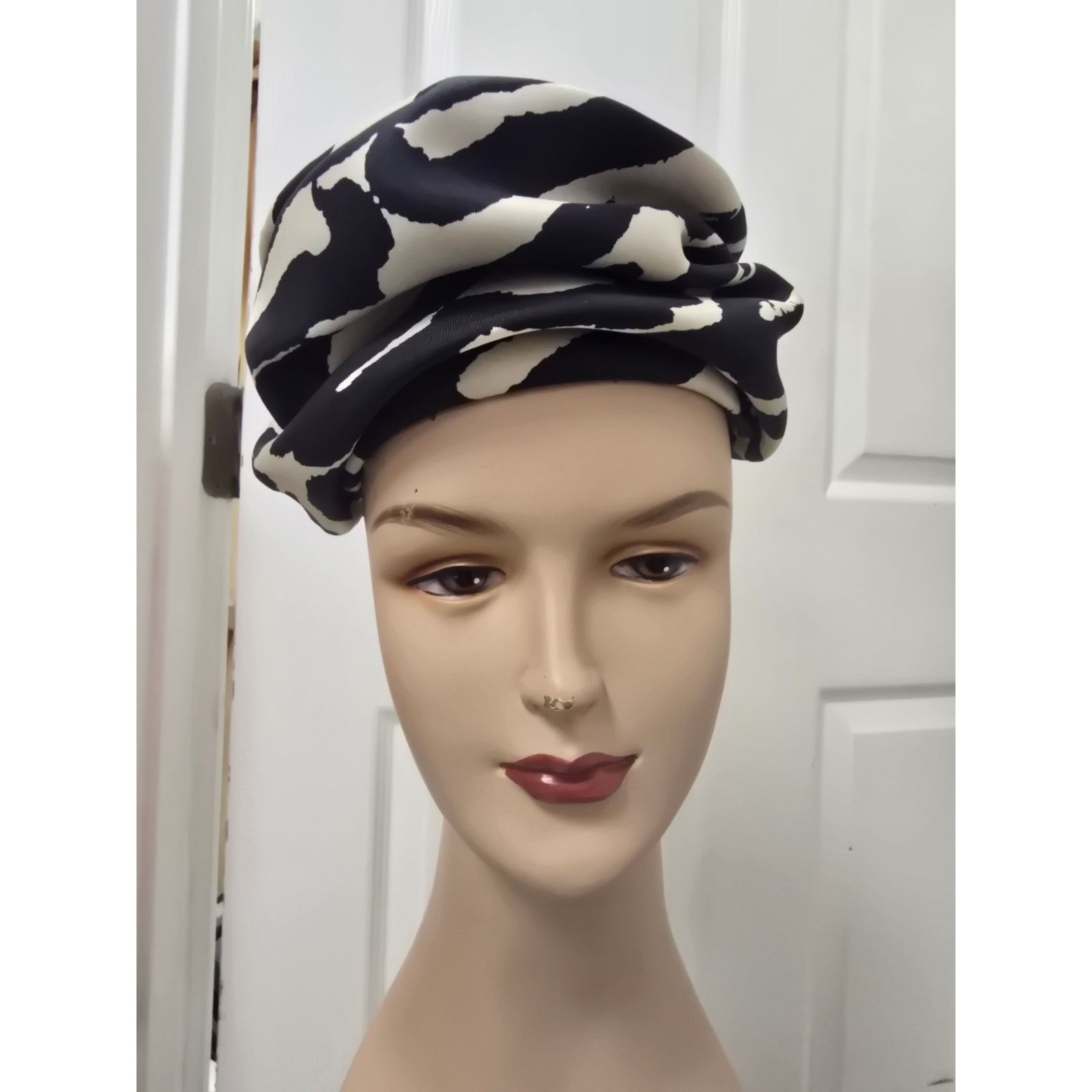 Other Vintage Dachettes by Lilly Dache Hat, Black & Ivory Size ONE SIZE - 4 Thumbnail