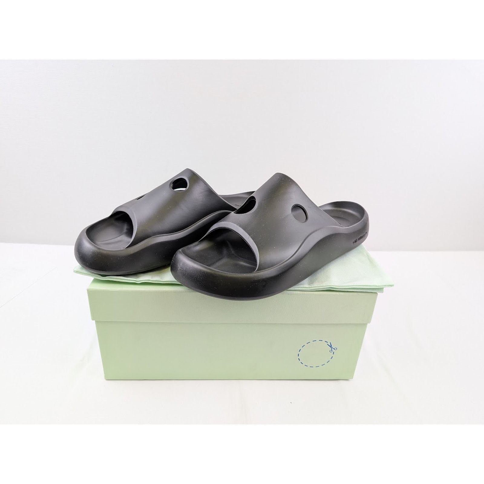 Off-White o1rshd1 Q:2 / Meteor Rubber Slider in Black Size US 9 / EU 42 - 18 Thumbnail
