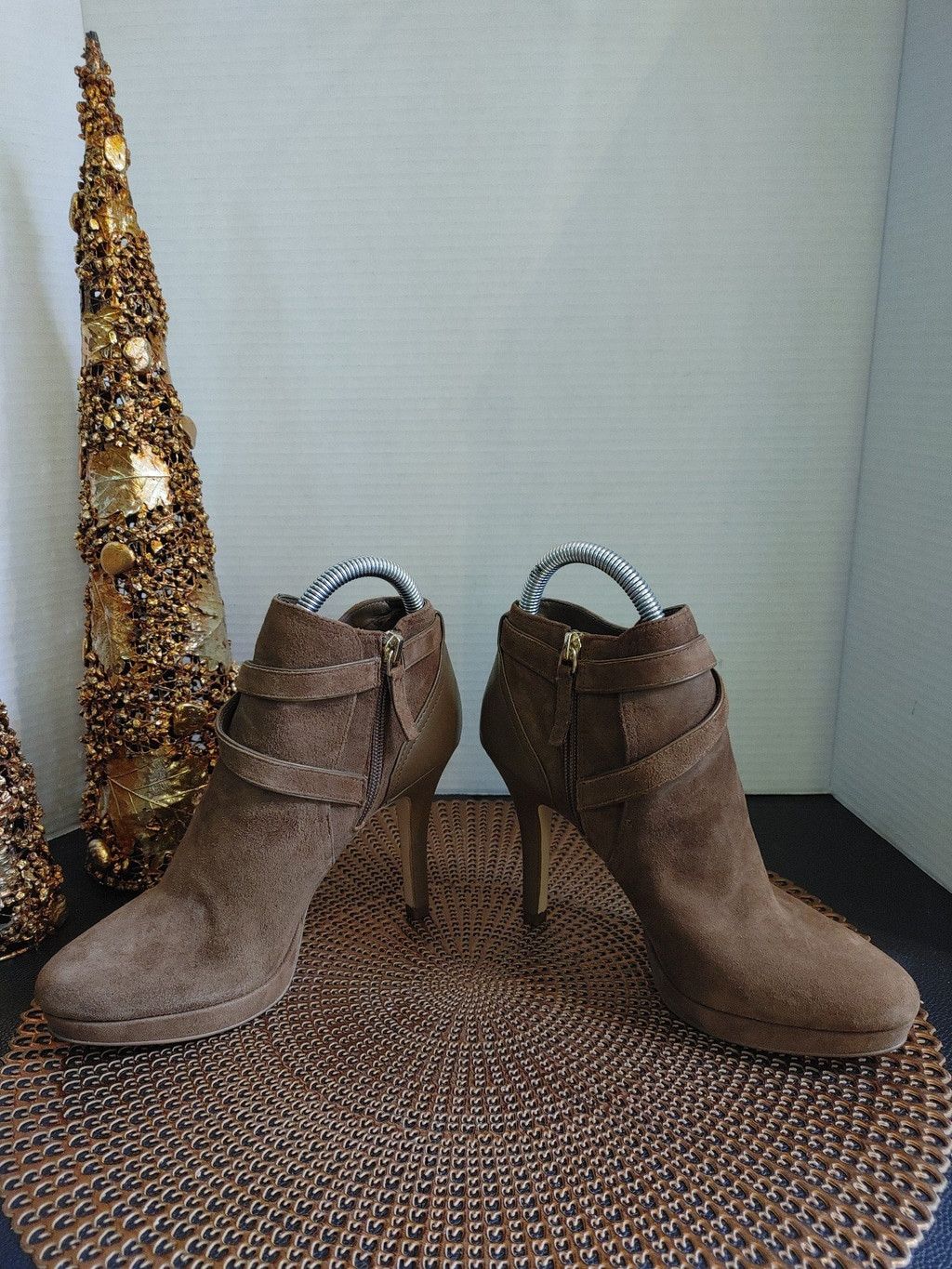 White House Black Market White House Black Market Suede Booties Size 6.5M Size US 6 / IT 36 - 6 Thumbnail