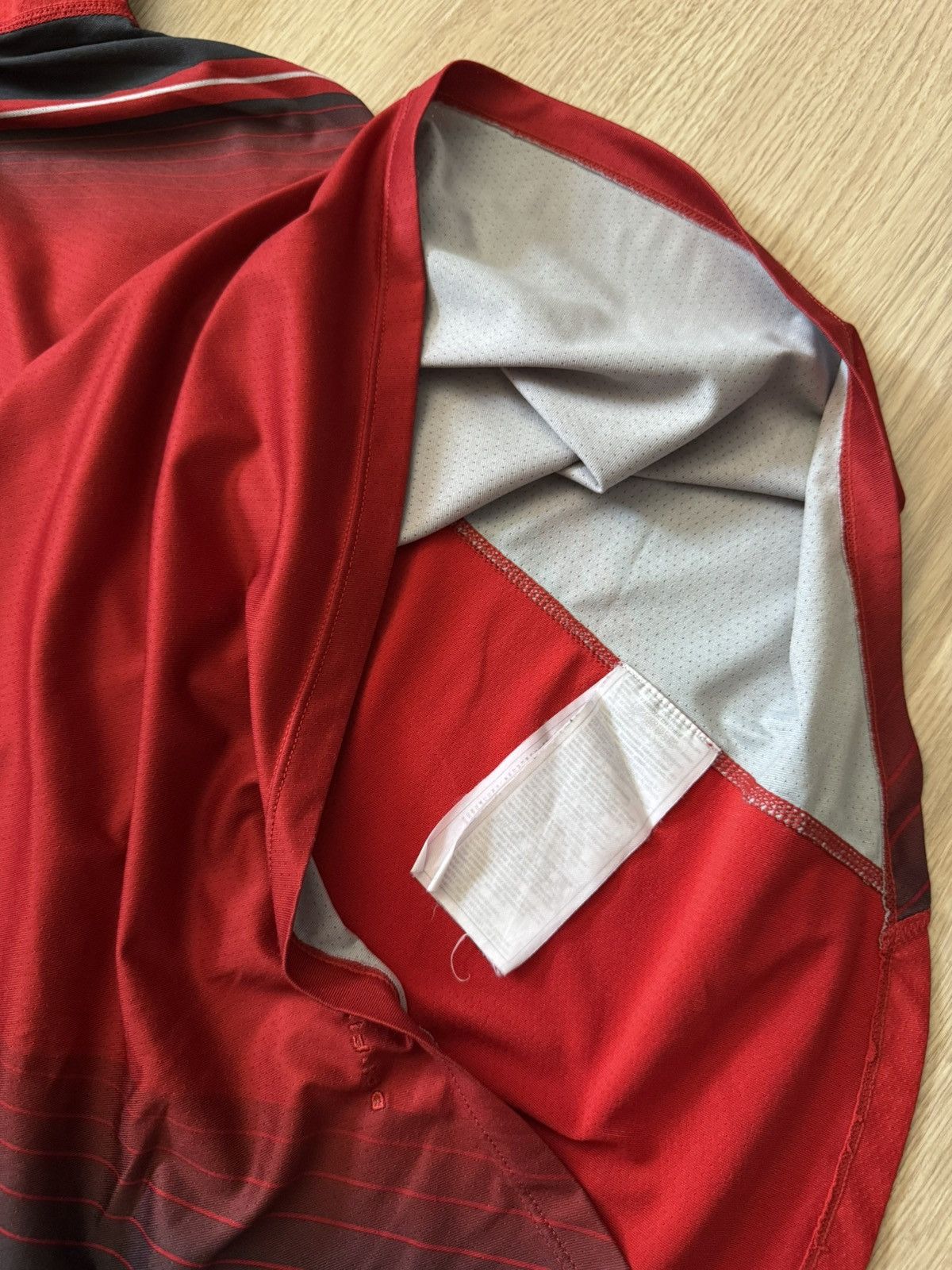 Vintage Vintage 00’s Women’s Nike y2k Japanese Red Shirt Size M / US 6-8 / IT 42-44 - 7 Thumbnail