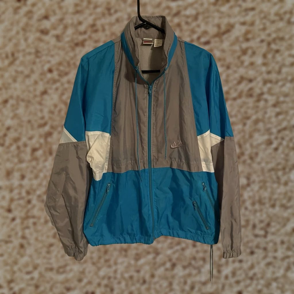 Nike VINTAGE Nike Full Zip Nylon Blue Gray Windbreaker Track Jacket -Men's M Blue Logo 90s Windbreaker Mens Medium Zip Front Jacket Size US M / EU 48-50 / 2 - 1 Thumbnail