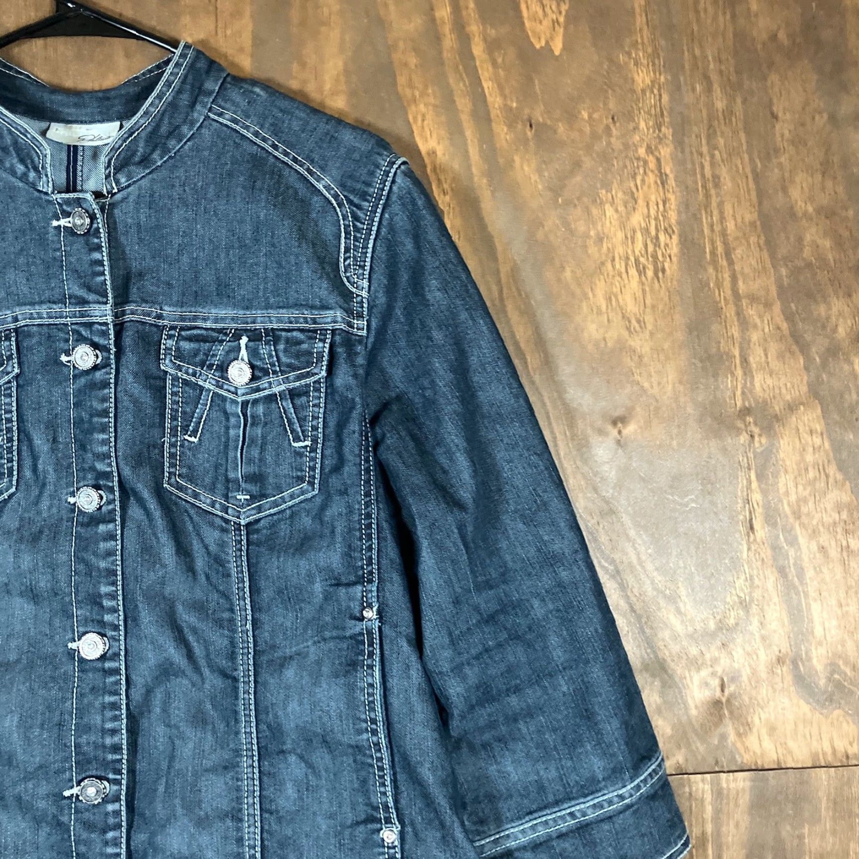 Vintage Chicos Womens Jacket Blue Denim Button Up Front Pockets Stretch L Regular Cotton 2 (L) Fall Winter Spring Mens/Womens? Size L / US 10 / IT 46 - 5 Thumbnail