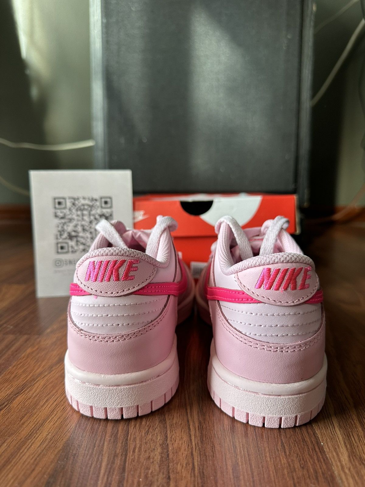 Nike Nike Dunk Low Triple Pink (GS) Size 7Y/8.5W DH9765-600 Size US 7 / EU 40 - 4 Thumbnail