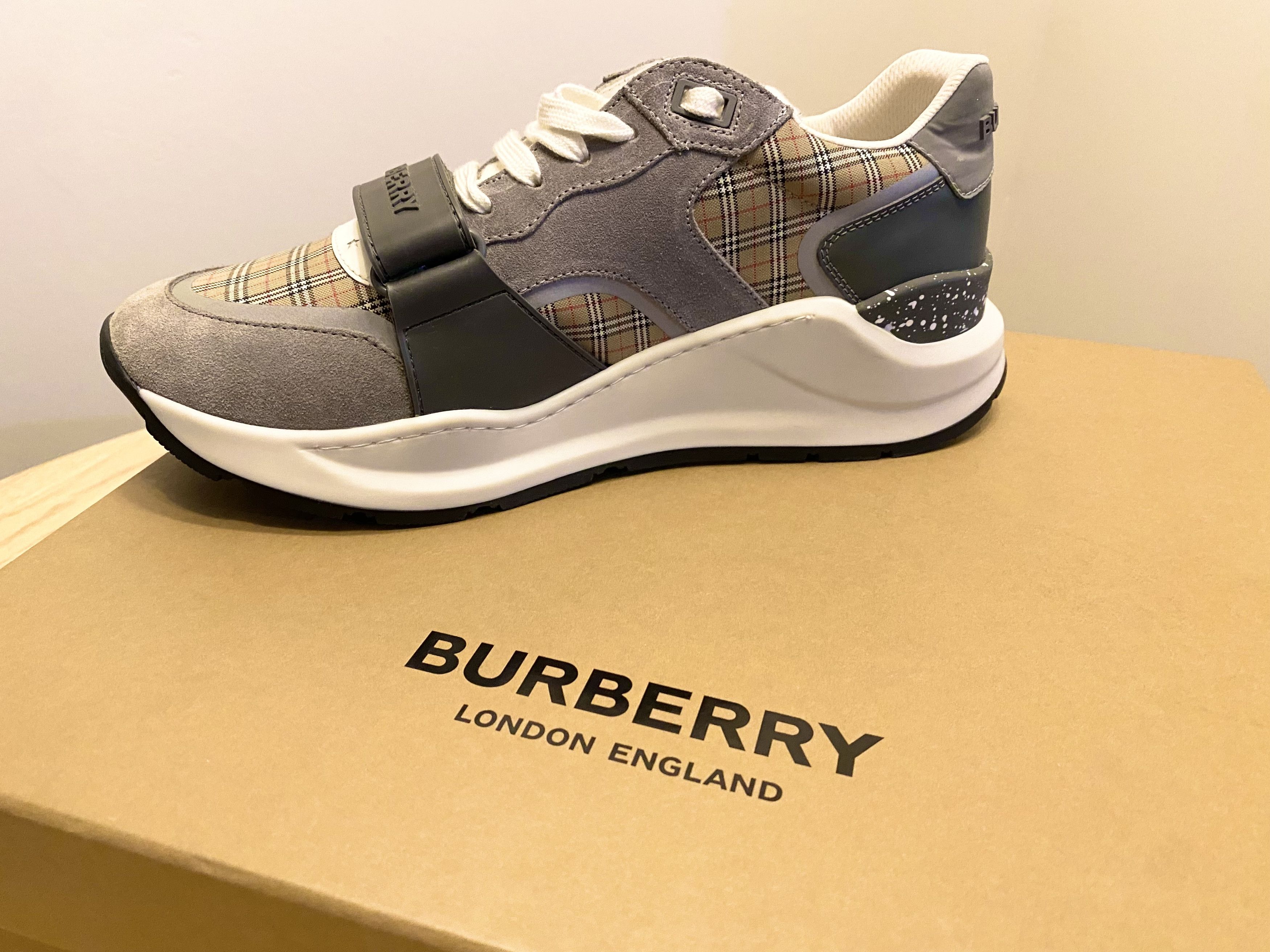 Burberry Ramsey Size US 12 / IT 42 - 3 Thumbnail