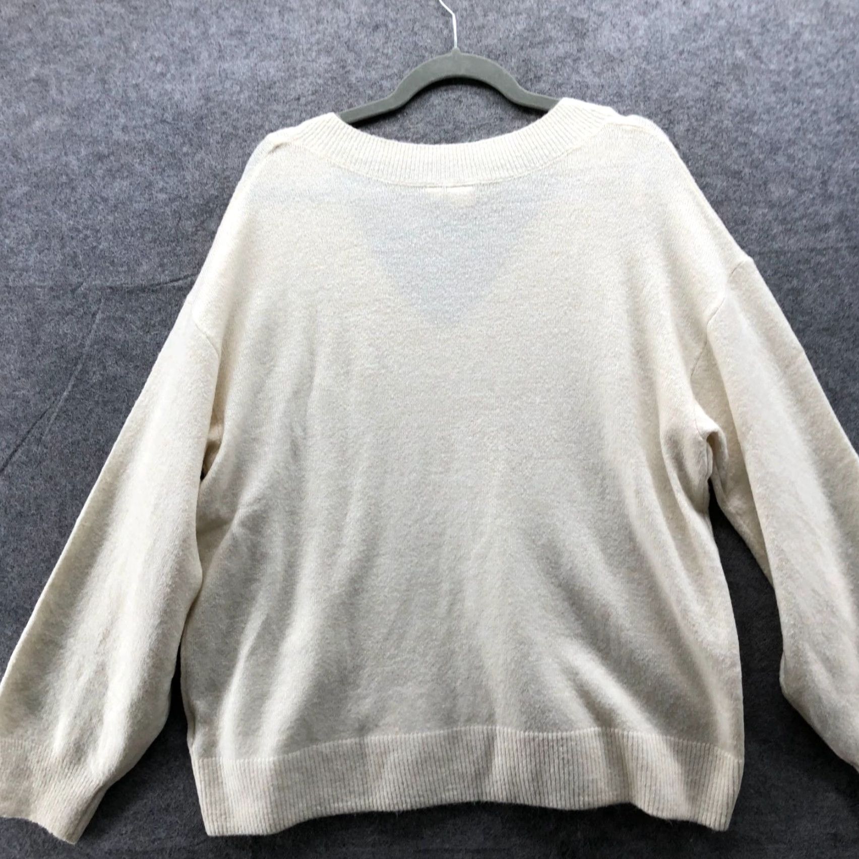Gap Gap Cozy Relaxed V-Neck Sweater Womens XL Ivory Soft Pullover Lightweight Sweater Knit Pullover Ivory Womens XL Gap No N/A Size XL / US 12-14 / IT 48-50 - 2 Thumbnail