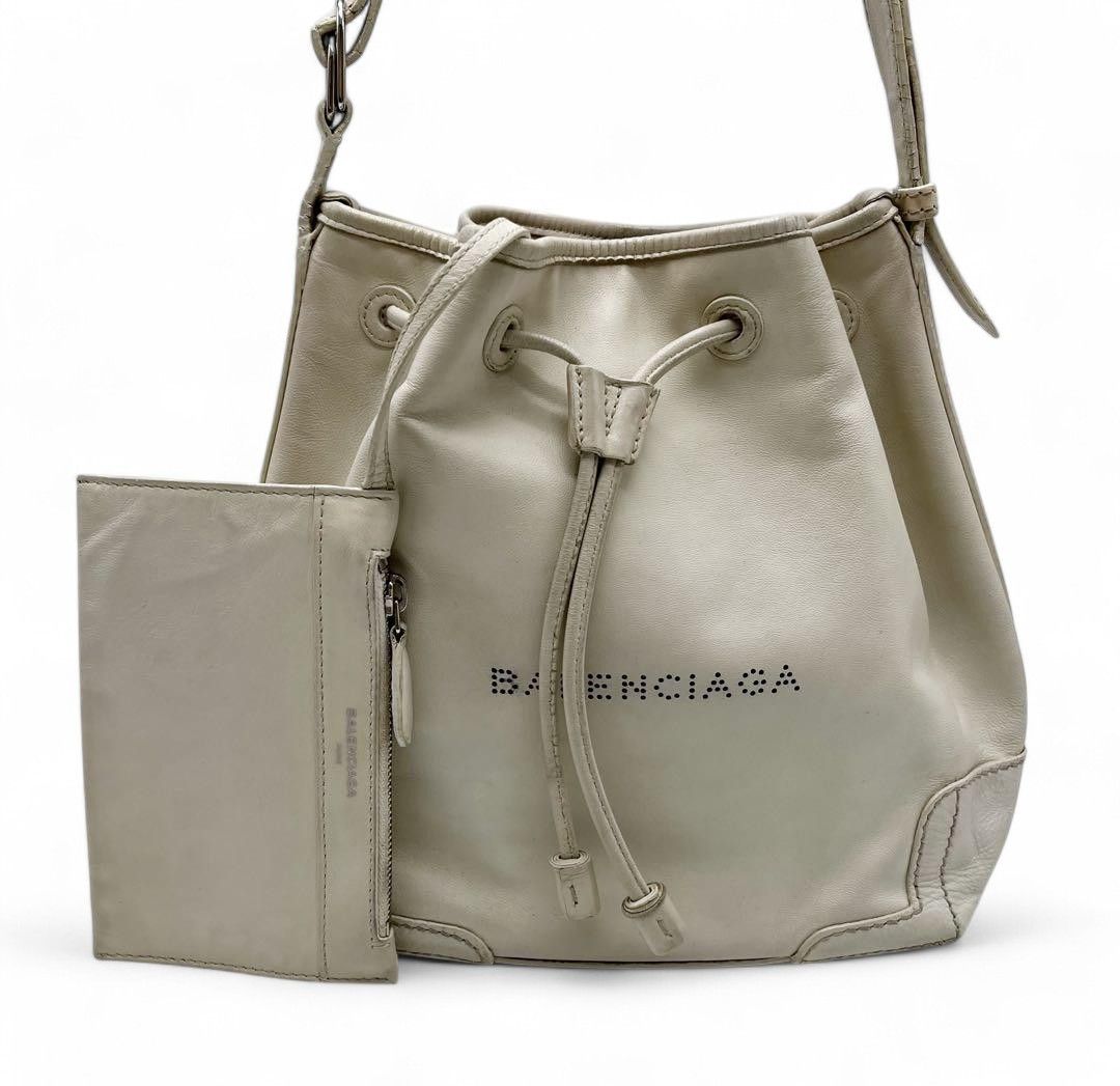 Balenciaga Balenciaga - Bucket Punching Shoulder Bag Drawstring White Size ONE SIZE - 2 Thumbnail