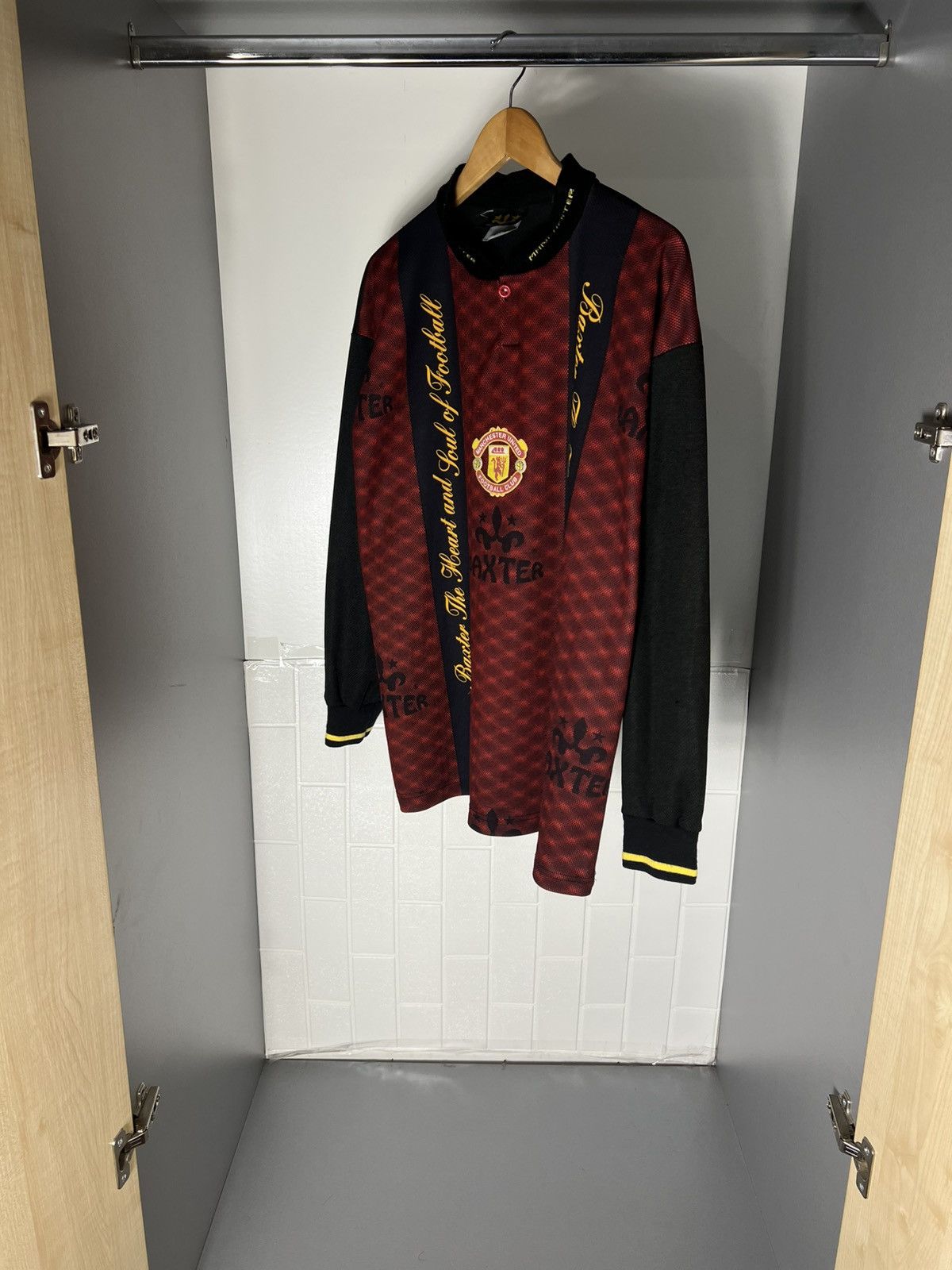 Vintage VERY RARE MANCHESTER UNITED ENGLAND SOCCER JERSEY RETRO 90s Size US M / EU 48-50 / 2 - 6 Thumbnail