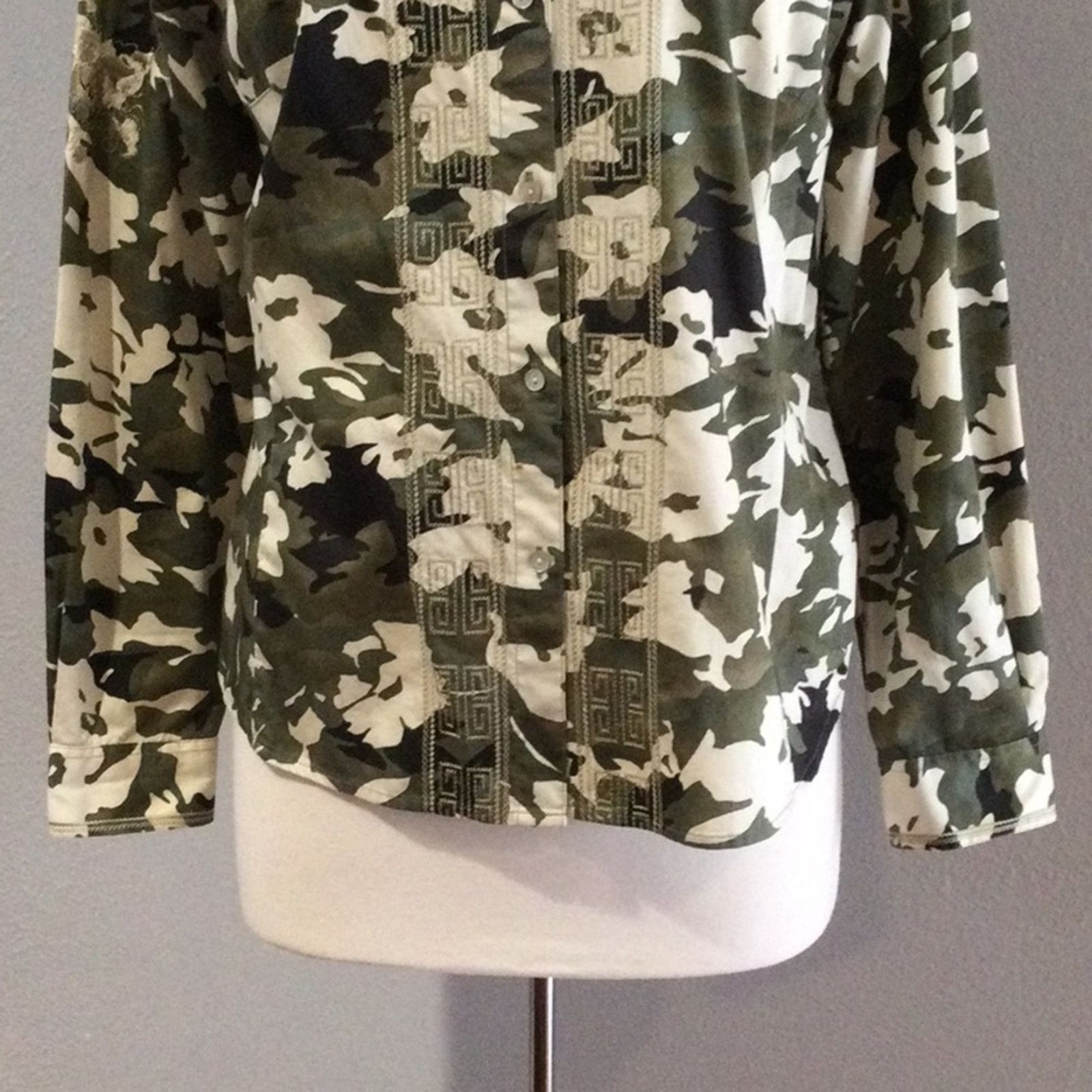 Chicos Chico's Camouflage Embroidered L/S Button Front Shirt 2/L/12 Size L / US 10 / IT 46 - 3 Thumbnail
